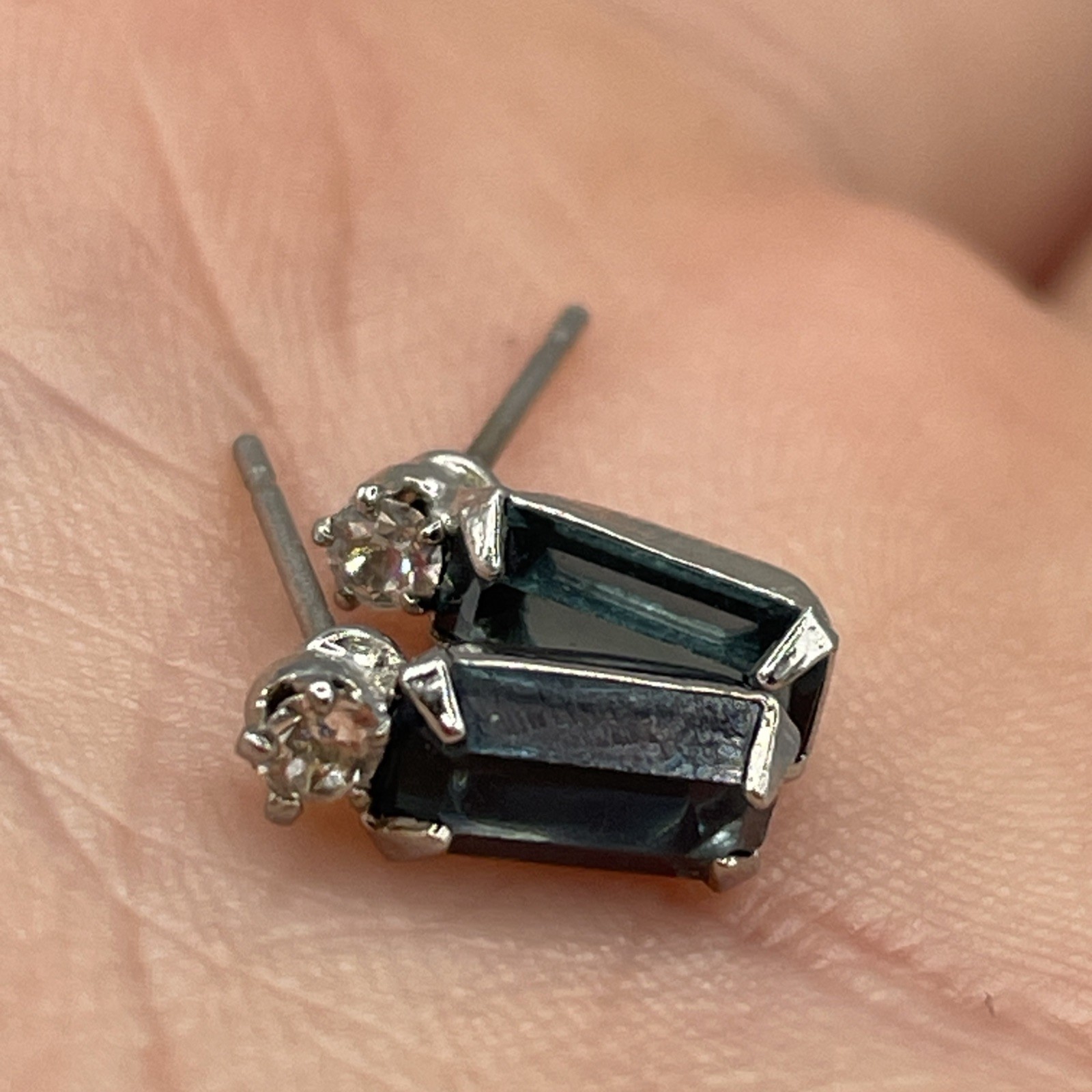 Earrings Vintage Rhinestone Blue Gem Style Silver Tone Metal Stud Jewelry