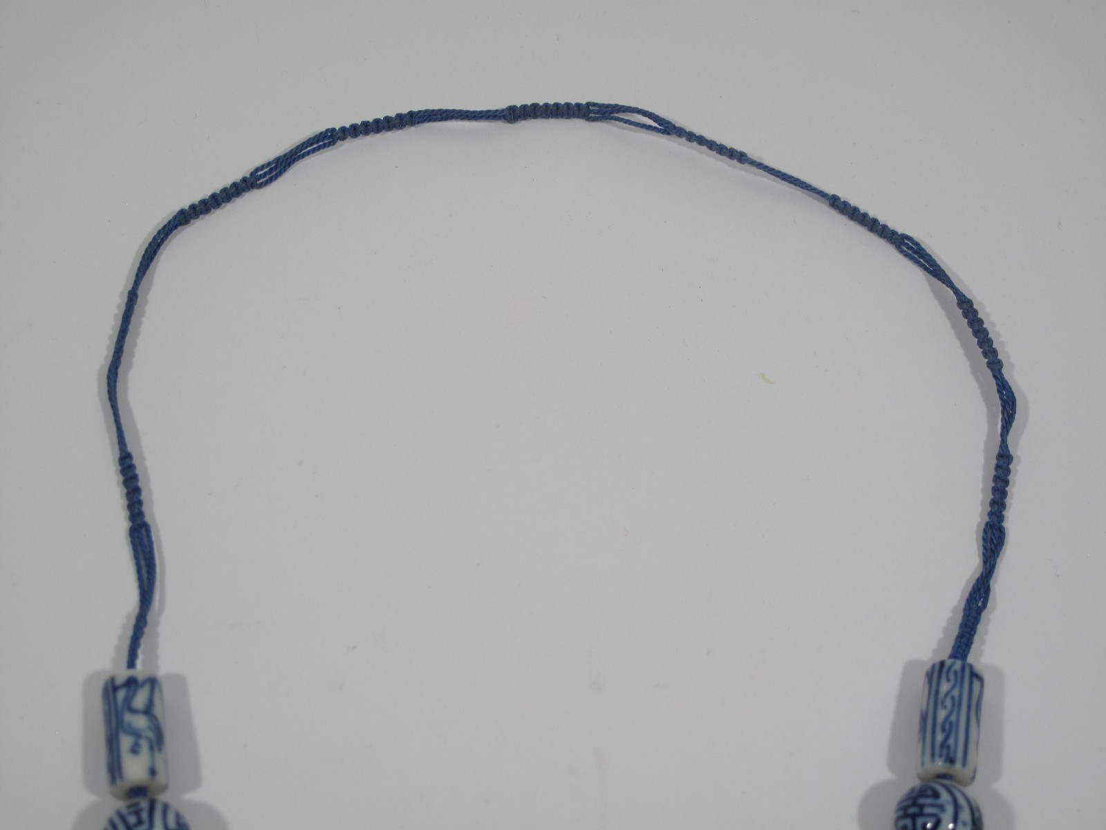 VTG Chinese Blue White Glass Porcelain Pendant Charm Bead Necklace 15″ 70g Asian