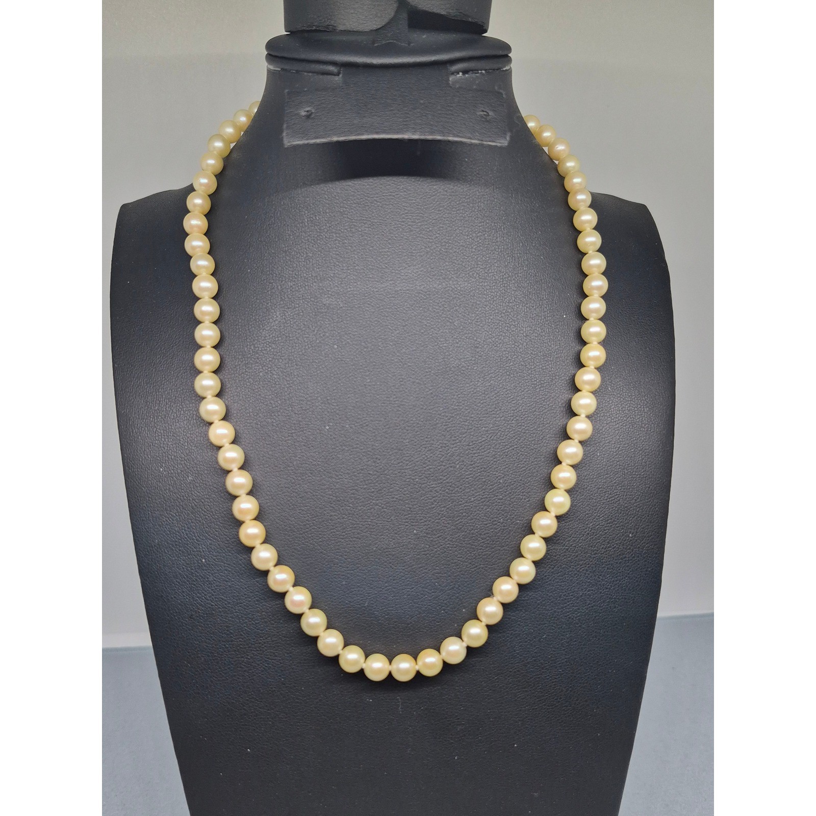 Vintage Necklace Cream Cultured Pearl 14K Yellow Gold Filigree Clasp 18″