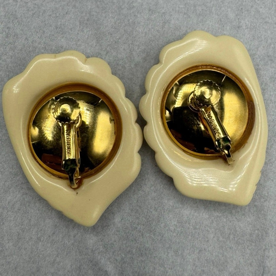 Vintage Napier Clam Shell Scallop Cream White Screw Back Earrings Large Acrylic