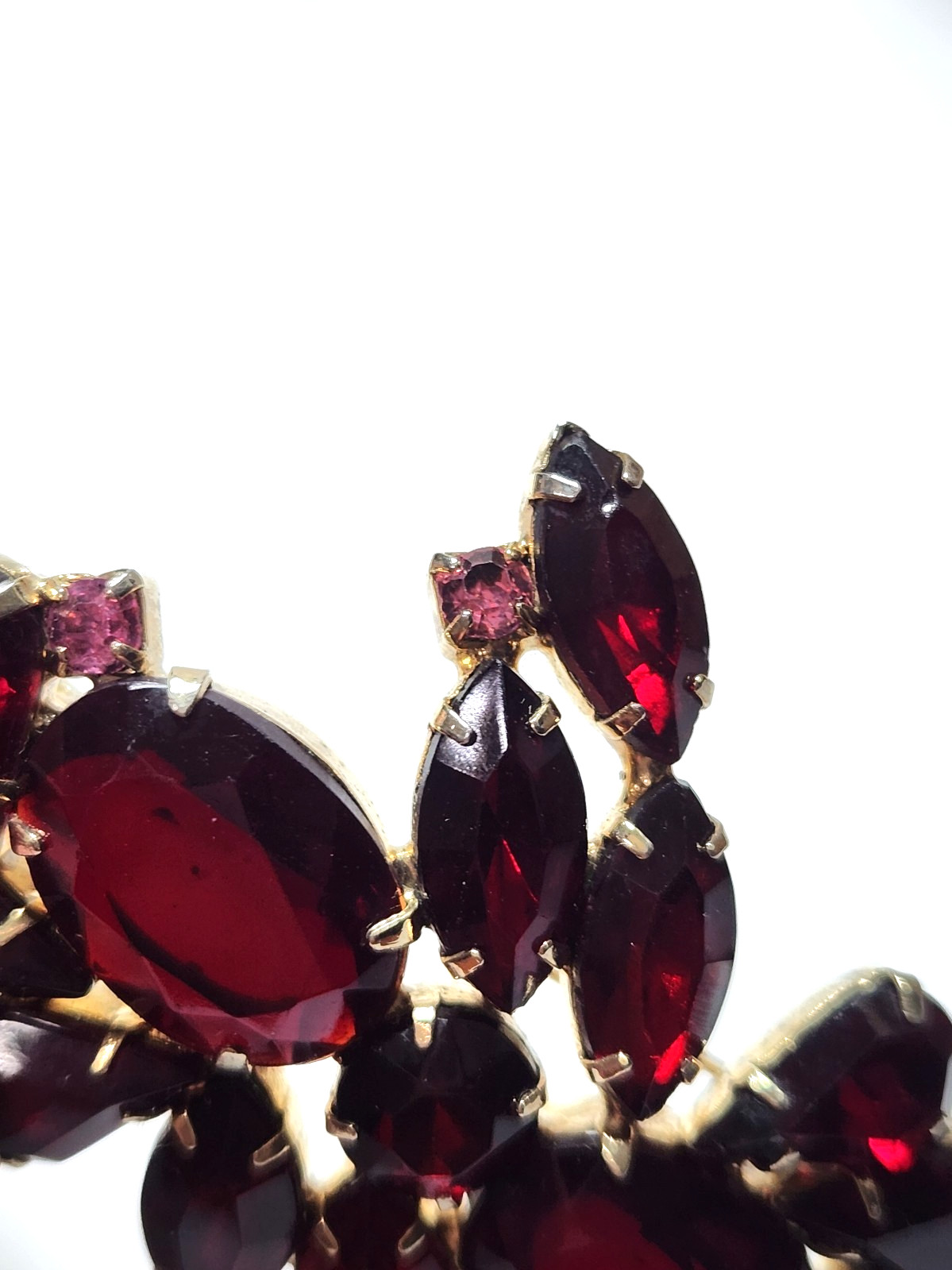 VINTAGE RED, FUCHSIA PINK BROOCH & MARRIED EARRING SET 2 3/4″L