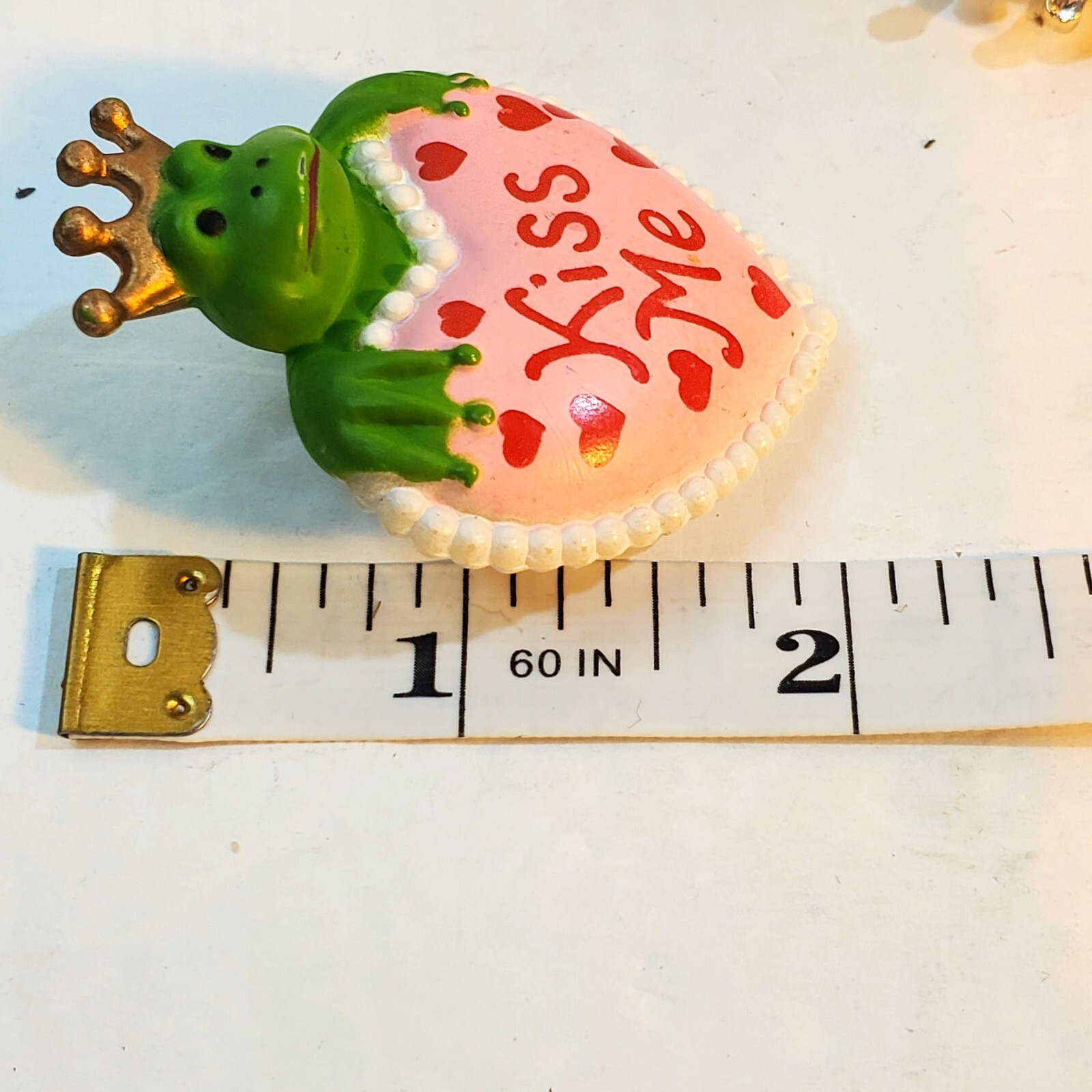 Vintage Fun World Plastic Frog Prince Kiss Me Valentine Heart Brooch Pin