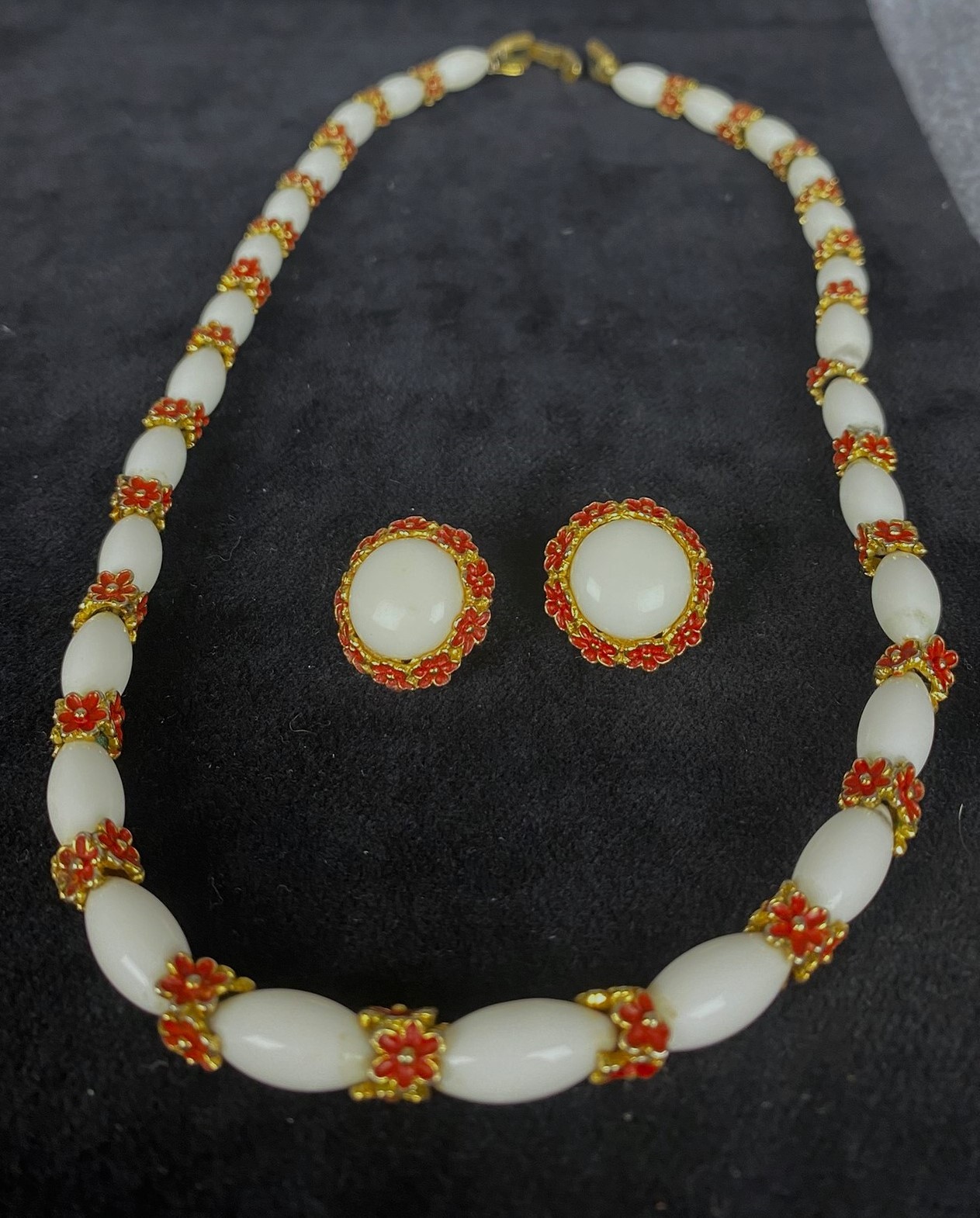 Vintage Signed Trifari Necklace & Earring Set w/4 earring pairs, 1 Brooch, 1 Pin