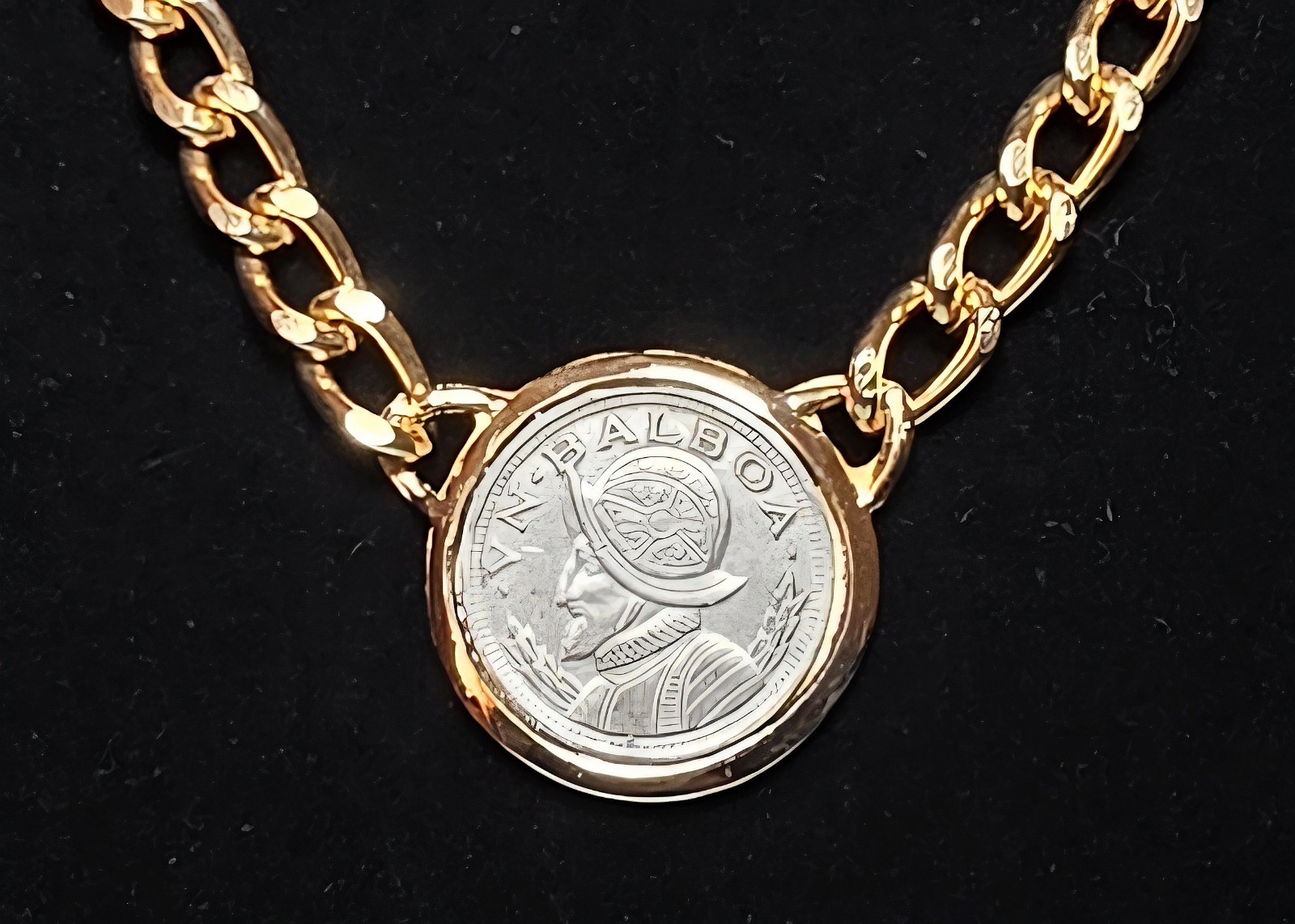Unique Rare Vintage Panama Balboa Coin Gold-Tone Chain Necklace