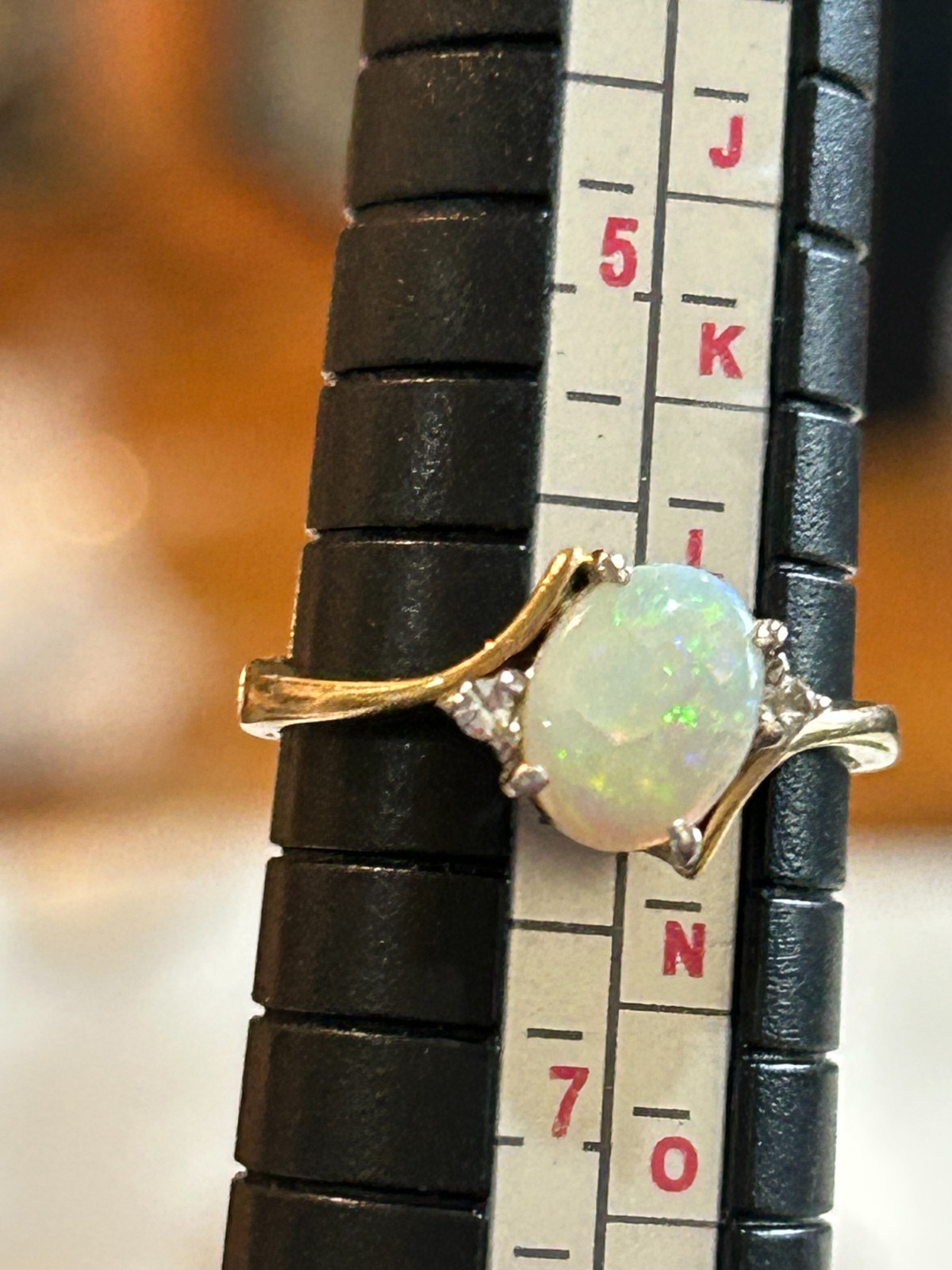 VINTAGE LADIES 14KT GOLD OPAL DAIMOND RING APROXX 6 INCH 2.8 GRAMS HAS CRAZING