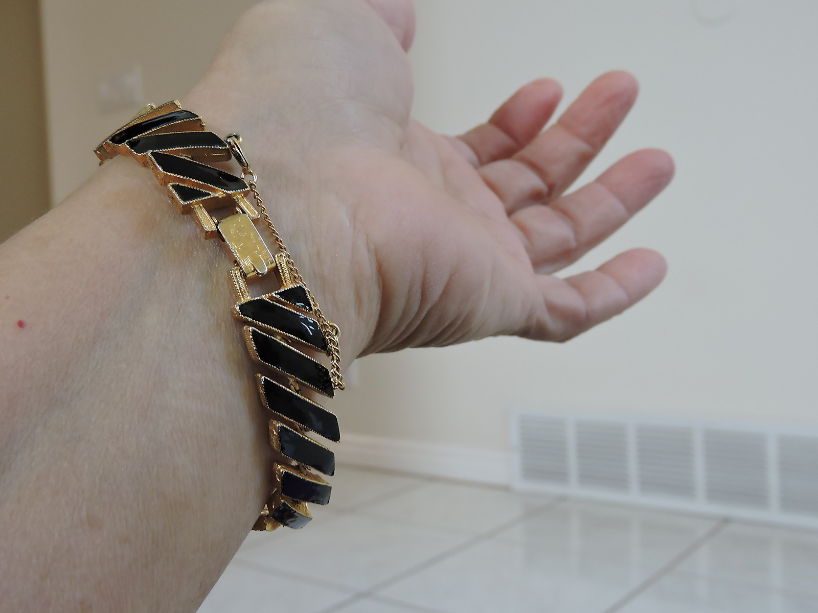 elegant BLACK ENAMEL on GOLDTONE LINK BRACELET w/safety chain & foldover clasp