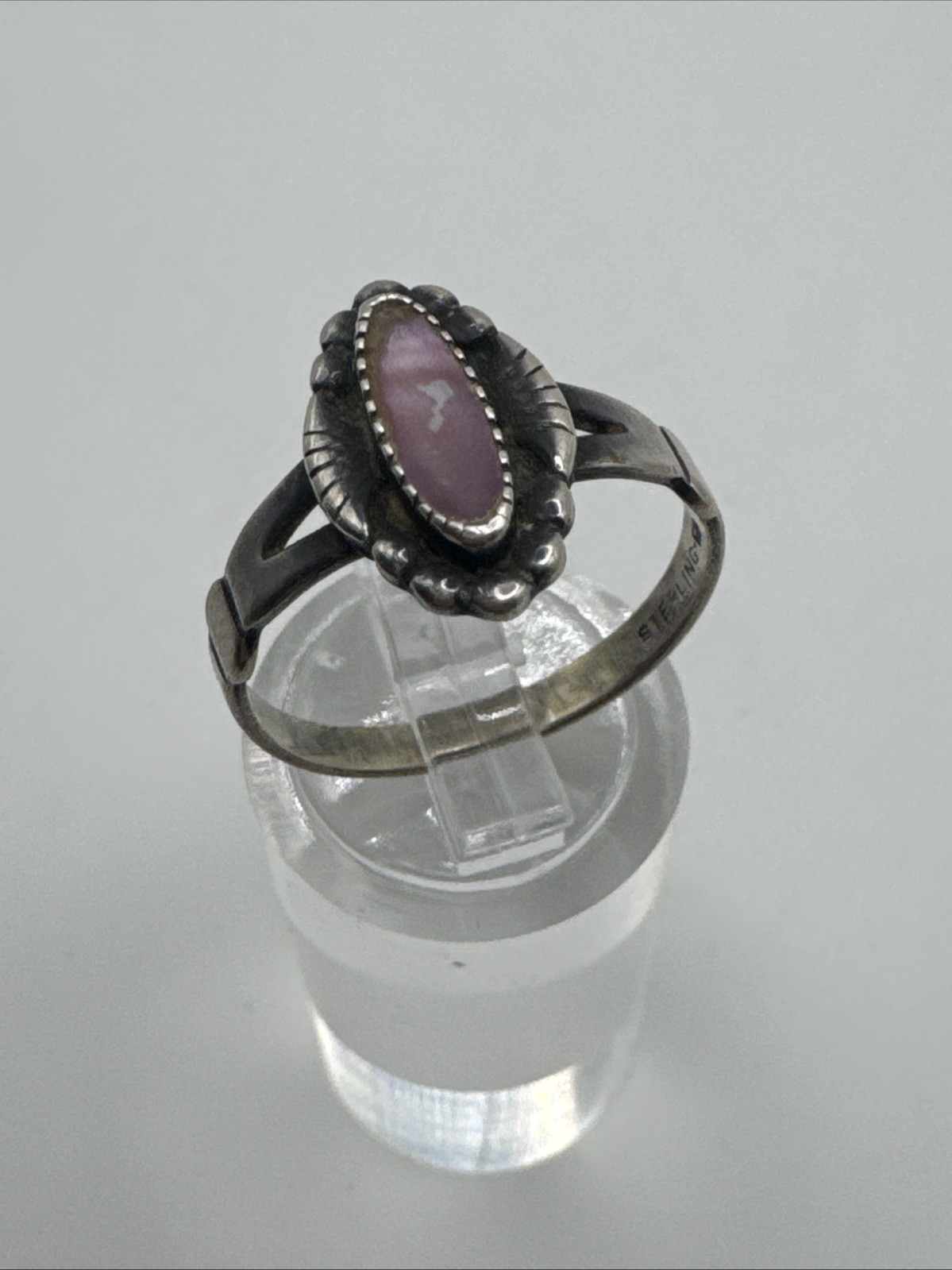 STERLING SILVER PURPLE SHELL STONE RING SZ 7.5
