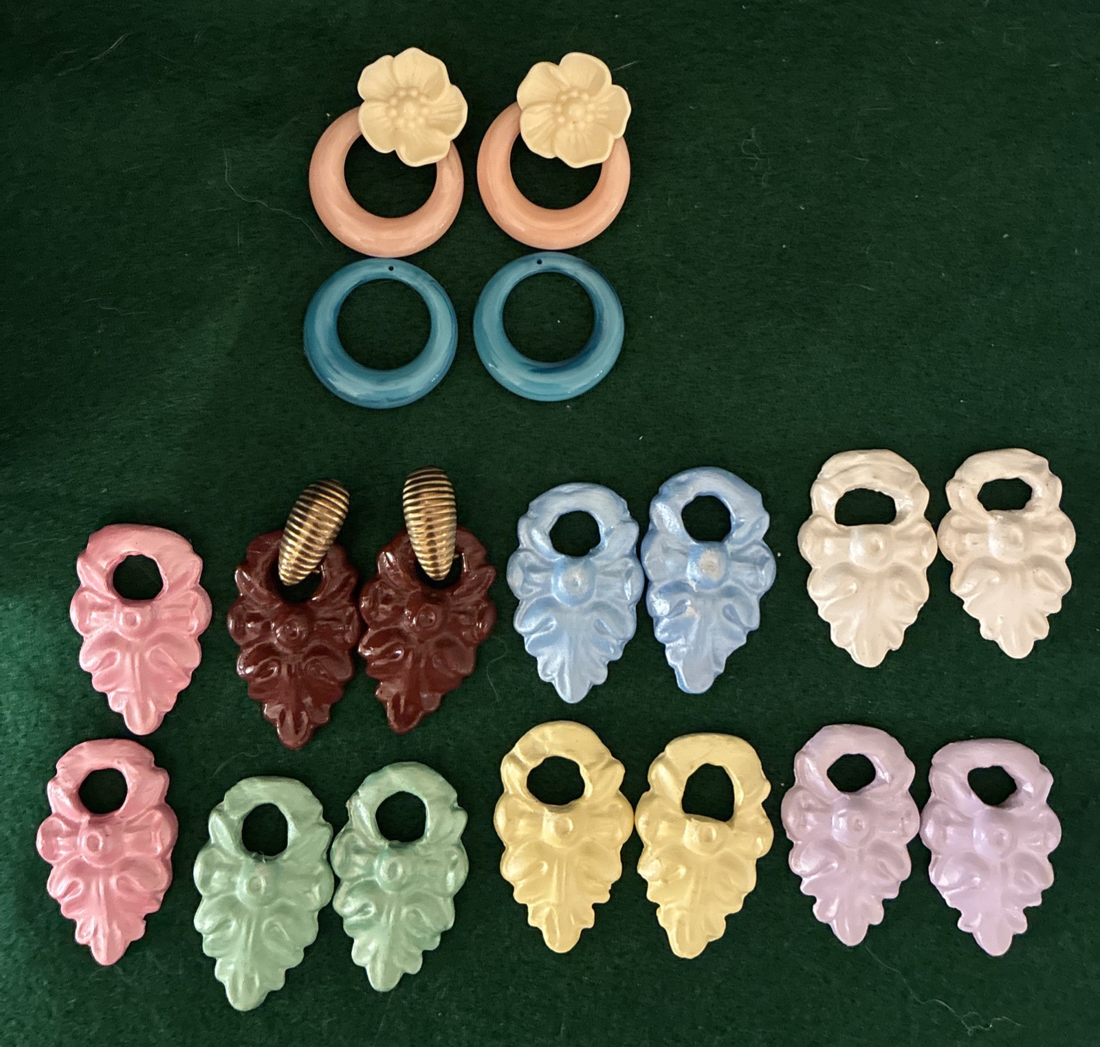 Vtg 60’s Brass Tone Post Doorknocker Multicolor Interchangeable Earrings 9 Sets