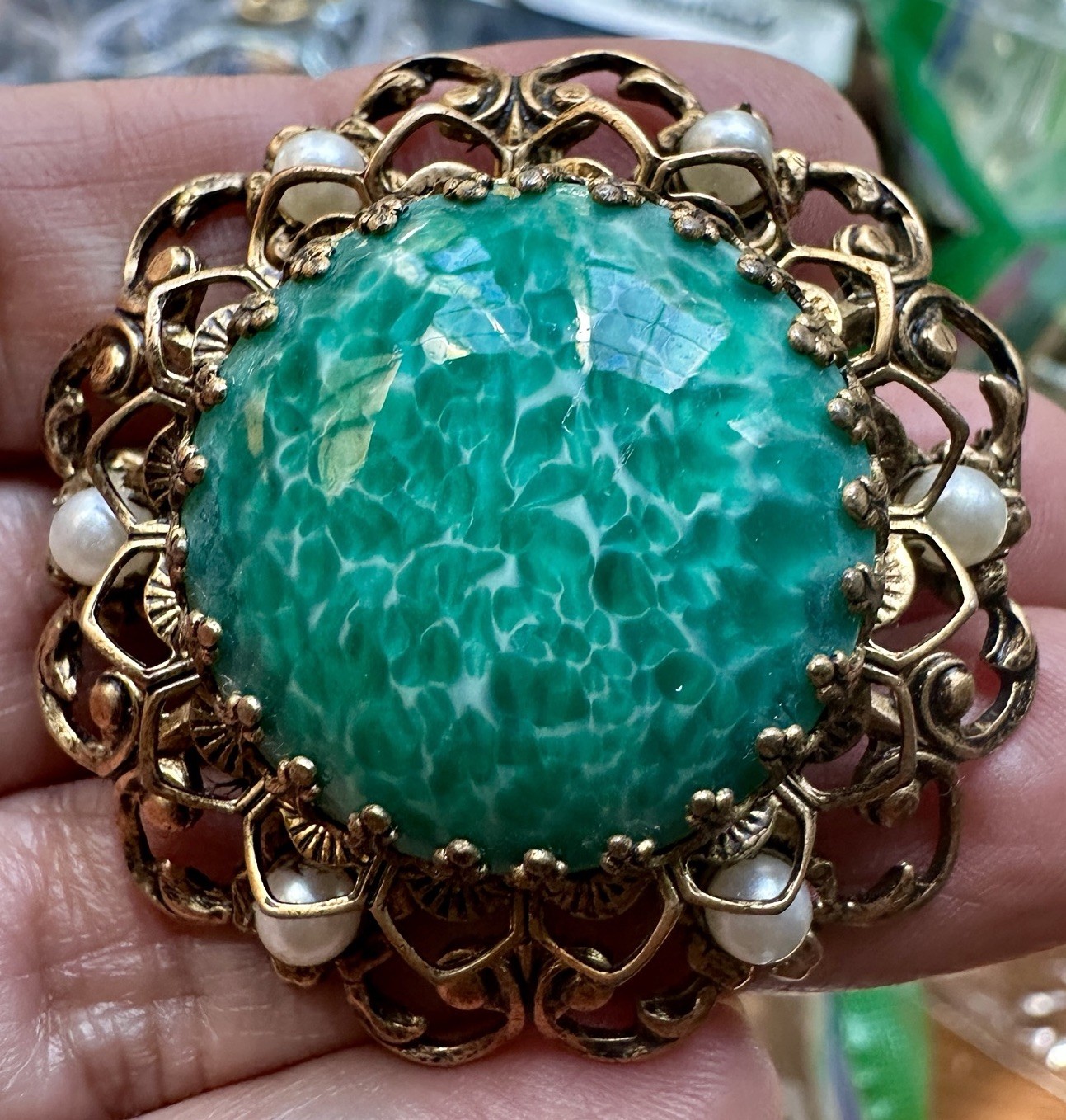 VTG Brooch Pendant 1.75 Inch Green Peking Art Glass Filigree Faux Pearl Gold