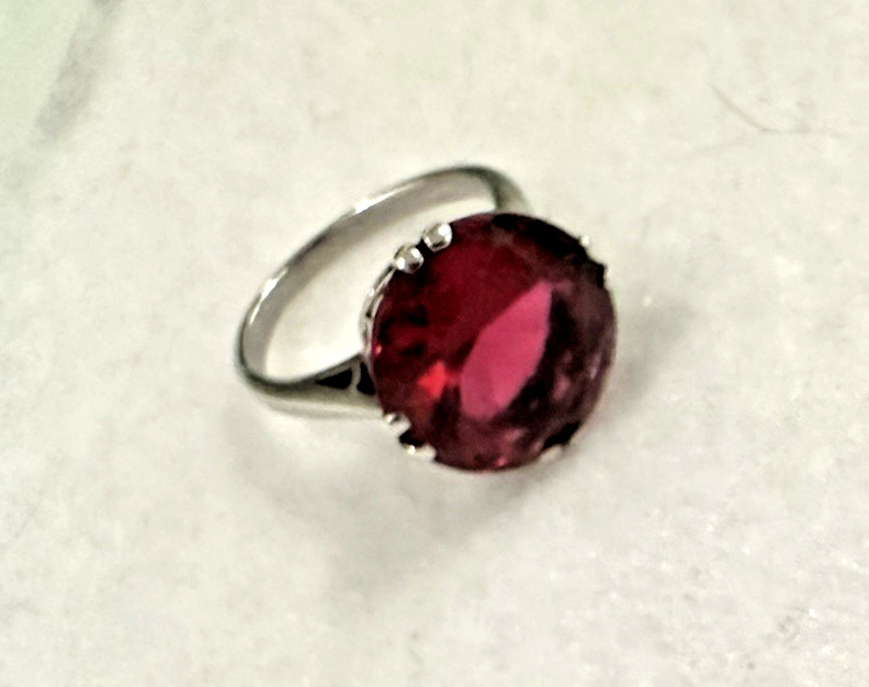 Vintage Sterling Silver Ruby Red Glass Filigree Ring Sz 7.25