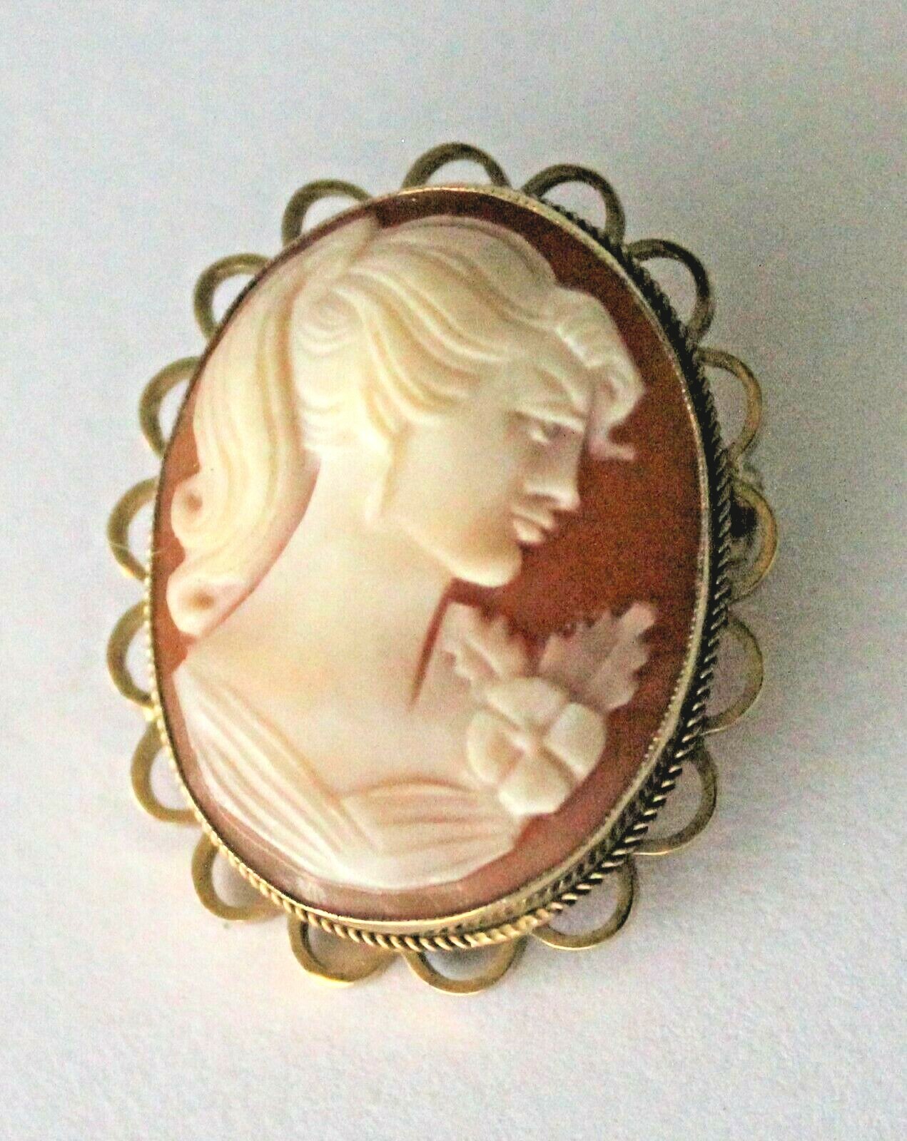 9 karat Solid Gold Antique Cameo Brooch/Pendant ~ 1 x 1.25 inches