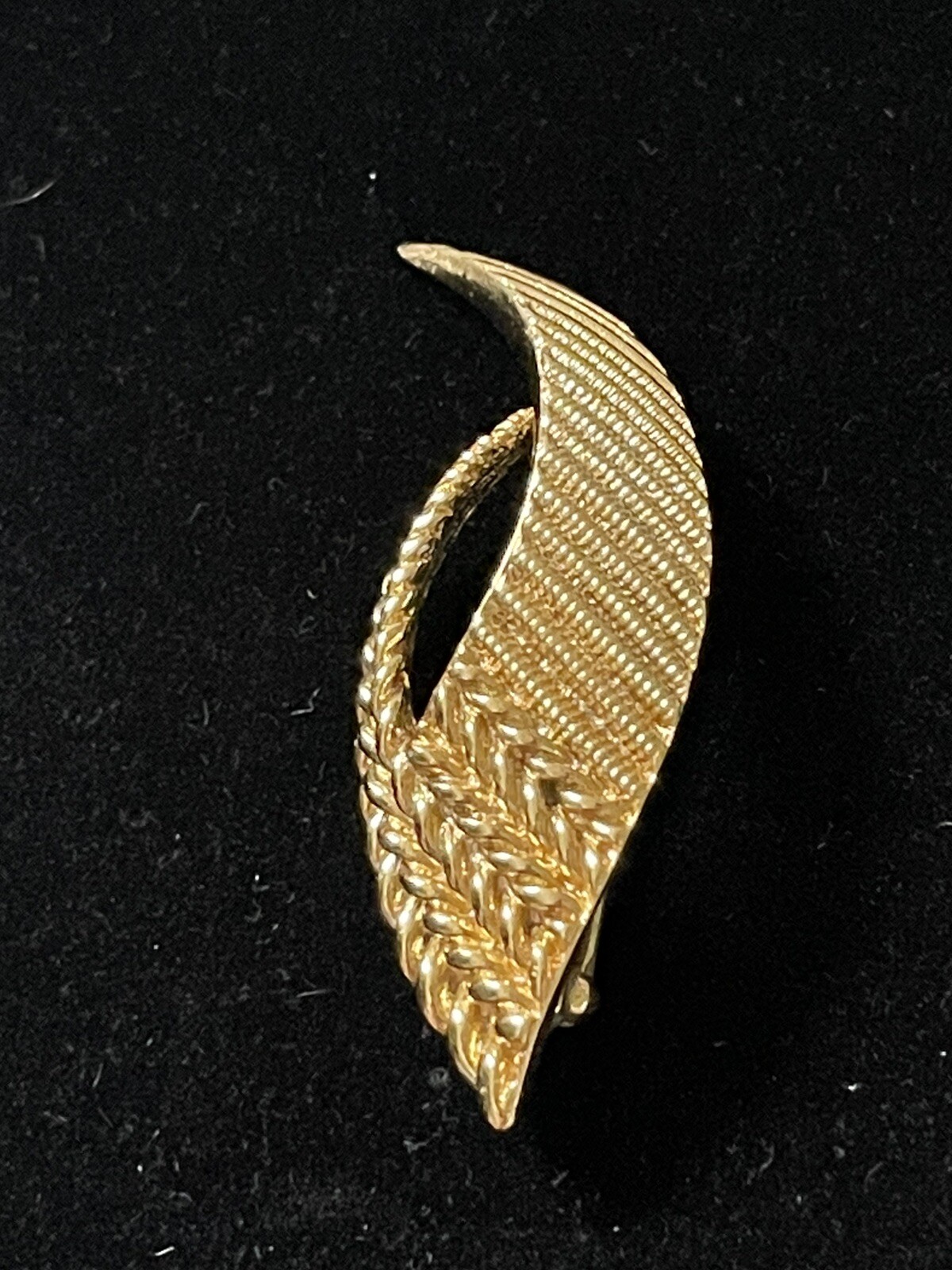 ORENA PARIS GOLD TONE BROOCH ESTATE PURCHASE