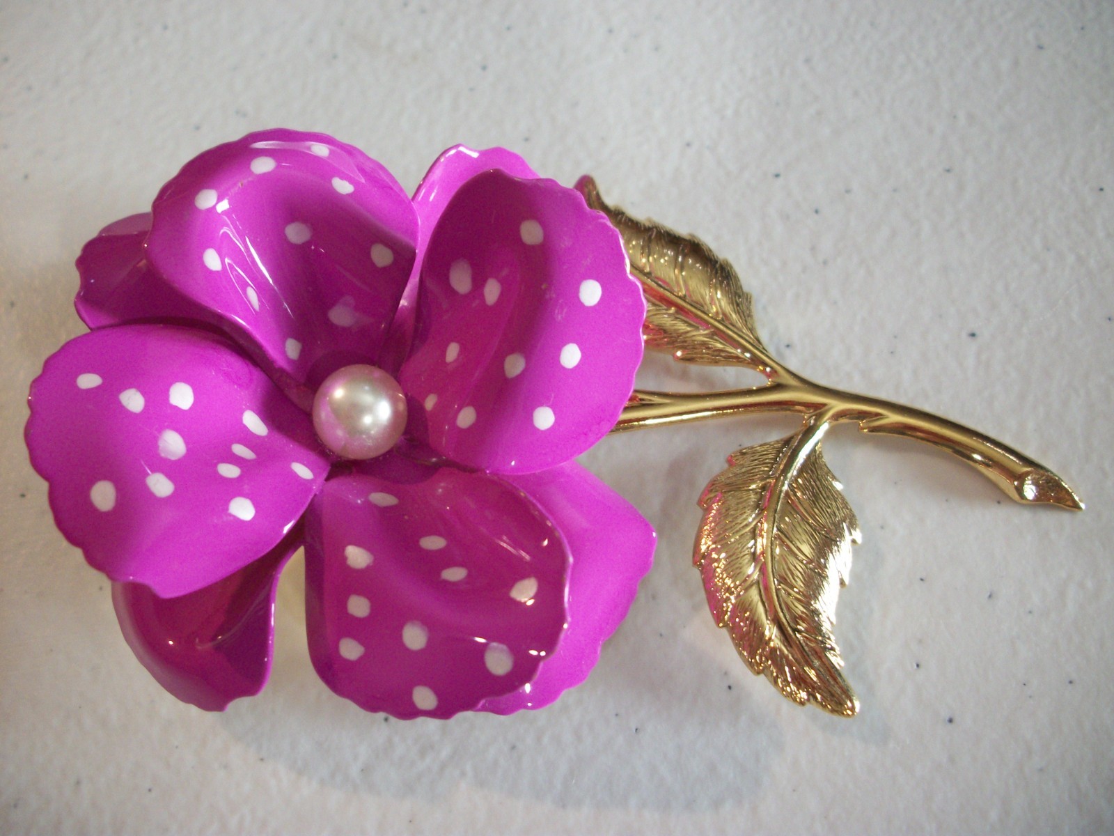 MeTaL ENaMeL* /PURPLE/WHITE POLKA DOT/FX PEARL SPRINGTIME BEAUTY\* FLoWeR PiN