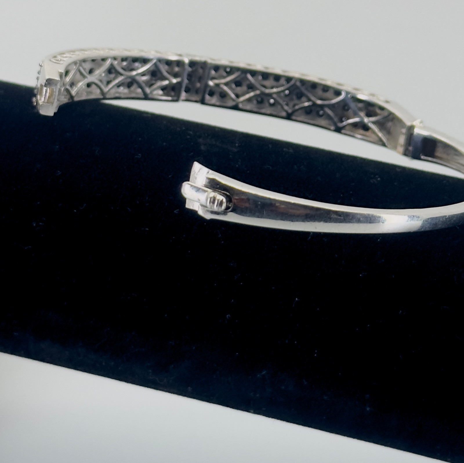 STS Sterling Silver 925 Pave IOLITE? Stone Hinged Bangle 925 STATEMENT Bracelet