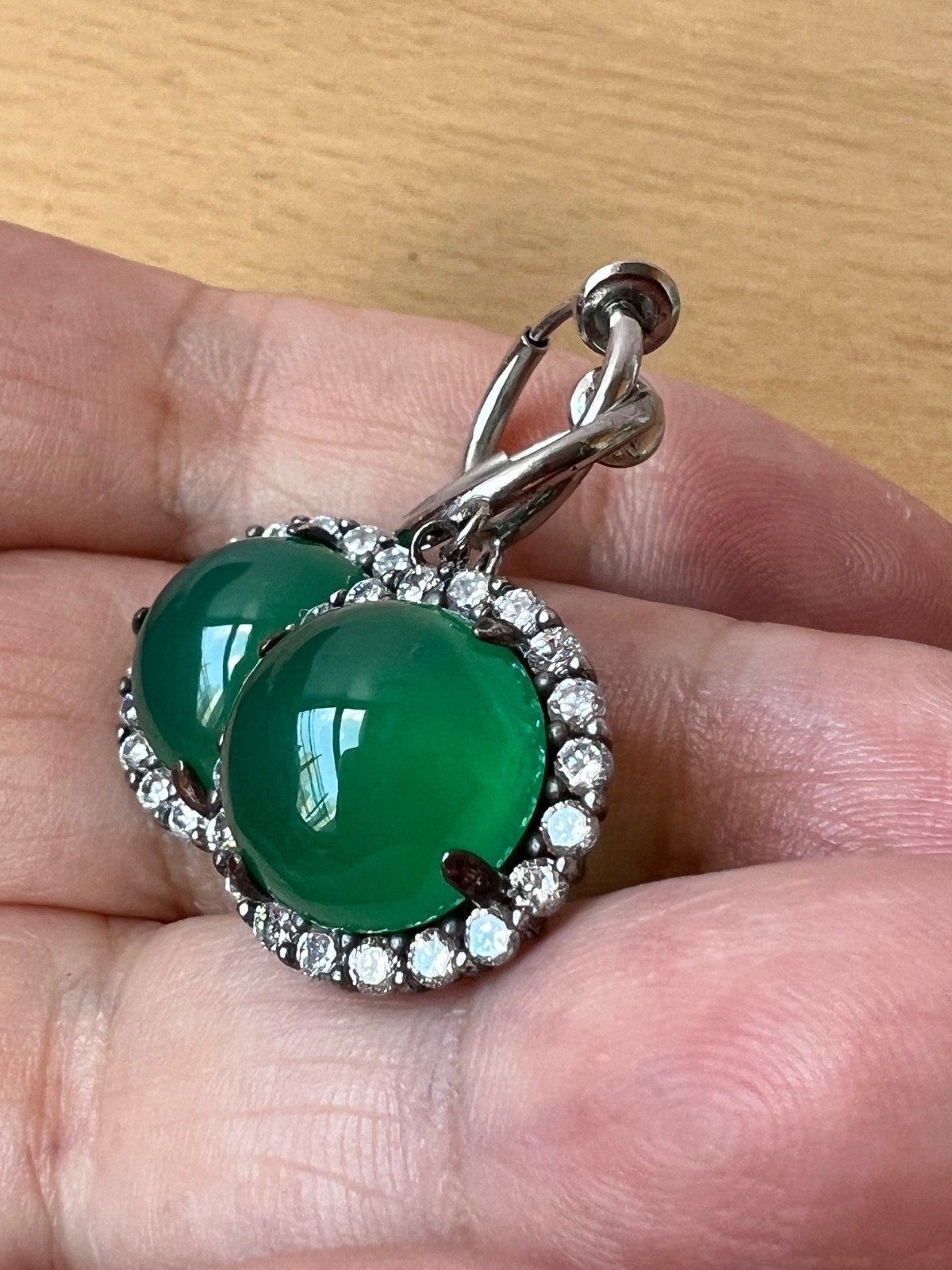 VINTAGE VIVID GREEN CABOCHON STONES DROP DANGLE SILVER TONE HOOP EARRINGS