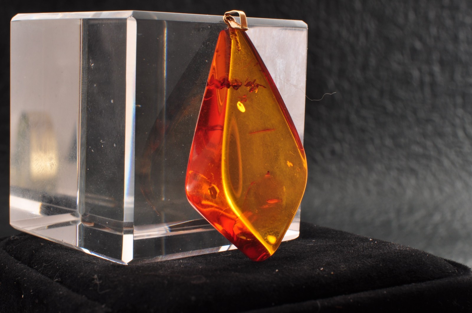 18k gold clasp “KUJI” Amber Pendant top Spindle shape (39mm (1.53in) 16.25ct).