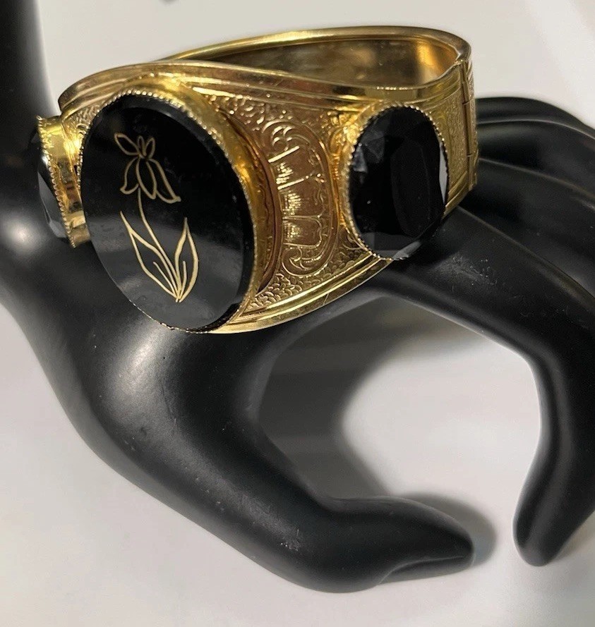 Vtg Victorian Morning Revival Gold Tone Etched Flower Motif Wide Hinged Bracelet