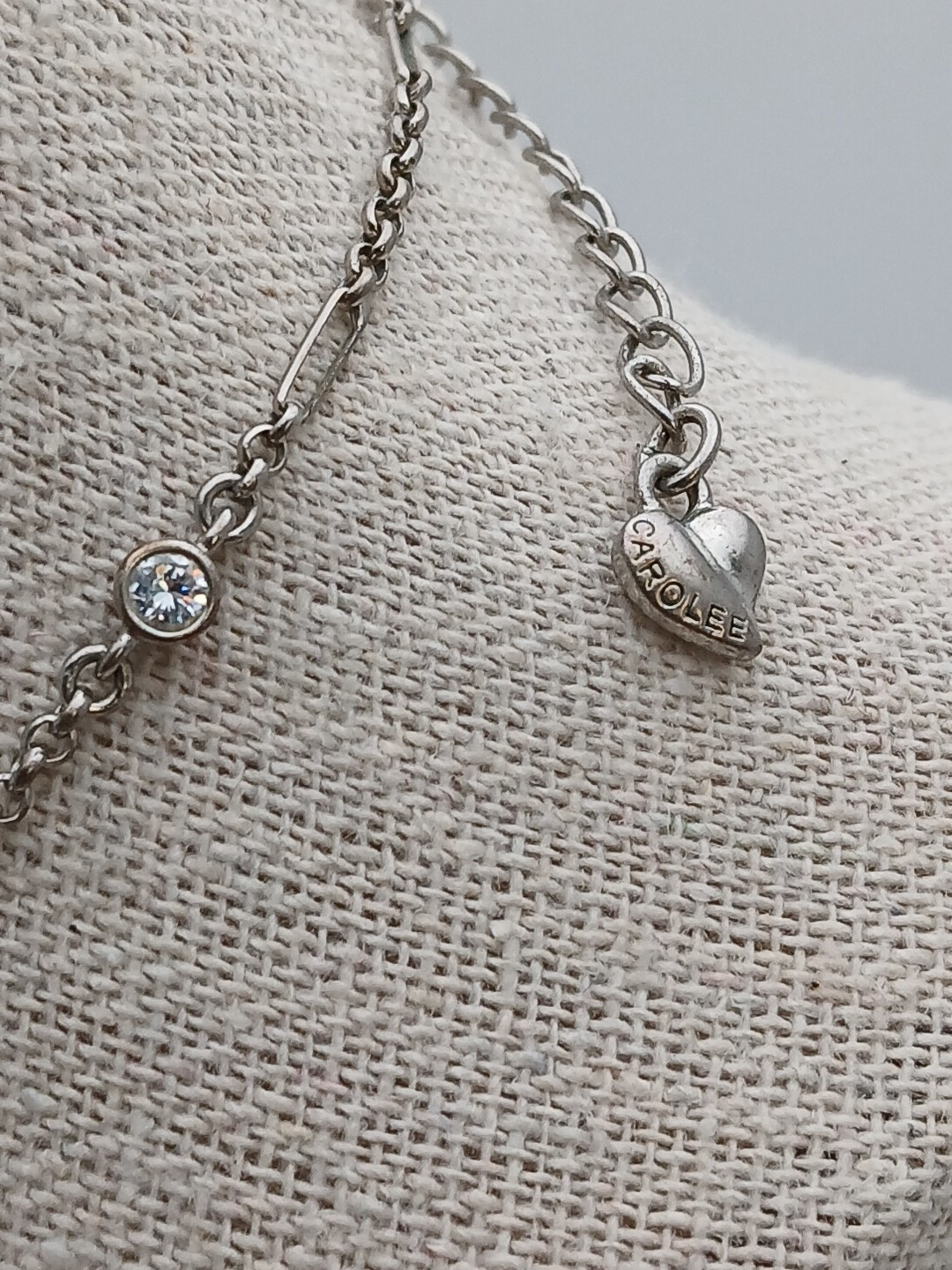 CAROLEE 1970s silver tone stations chain clear stones round pendant necklace