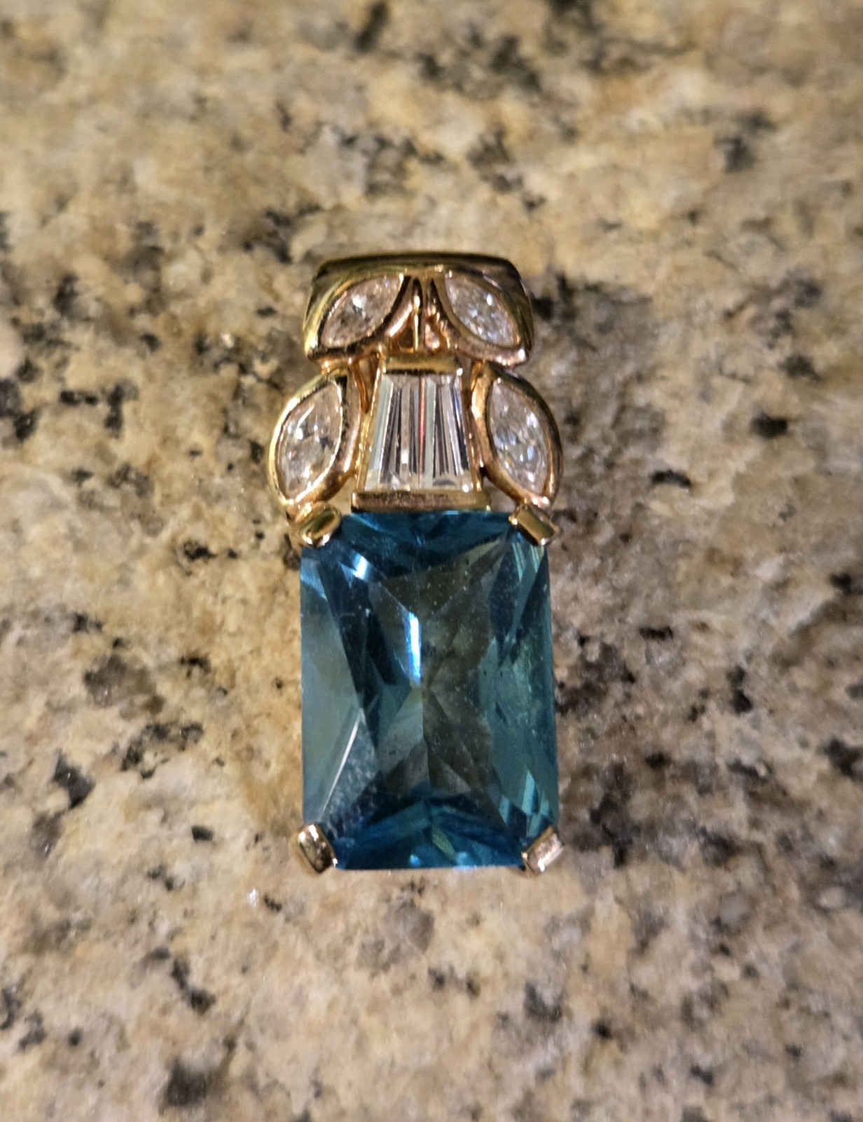 VINTAGE 925-GOLD TONED BLUE TOPAZ & CUBIC ZIRCONIA PENDANT 5.2G
