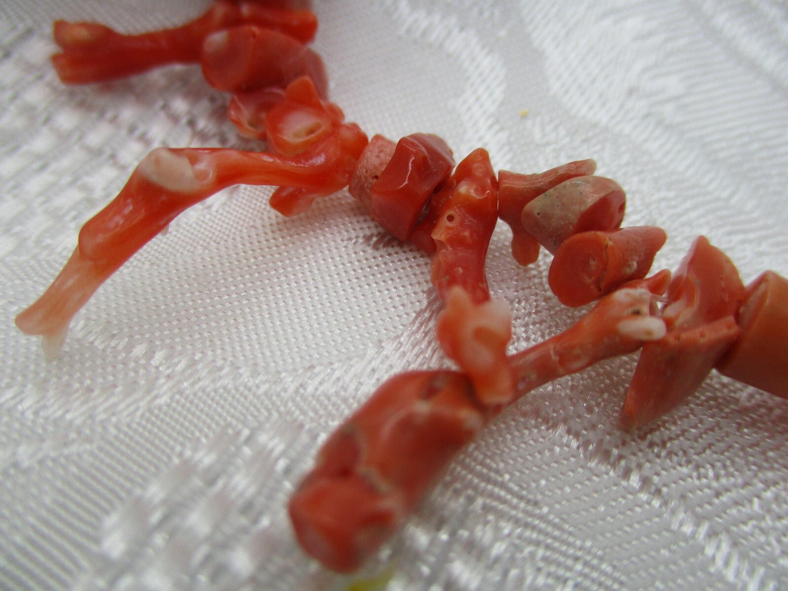 VINTAGE ESTATE JEWELRY GENUINE VARIGATED SALMON COLOR BRANCH CORAL NECKLACE