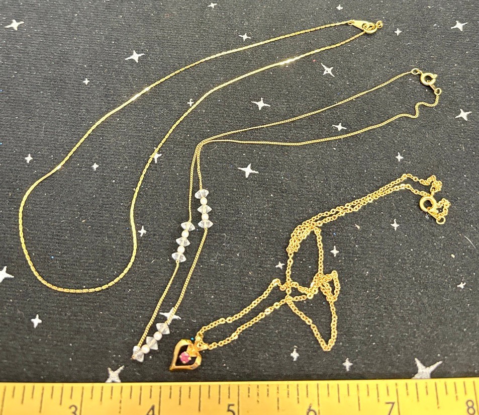 VTG Gold Tone Necklaces Lot Of 3 Sz 14-17″ 1-Heart Pendant 1-Clear & White Beads