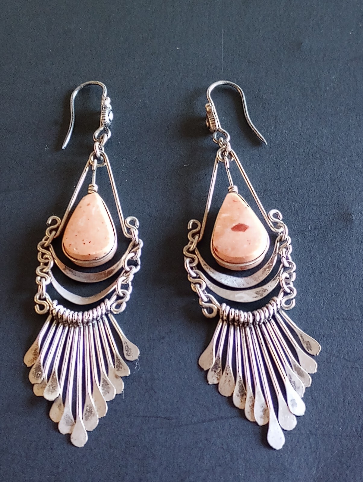 ESTATE LONG AGATE DANGLE EARRINGS PINK SALMON RARE DESIGN 3.5″ LONG