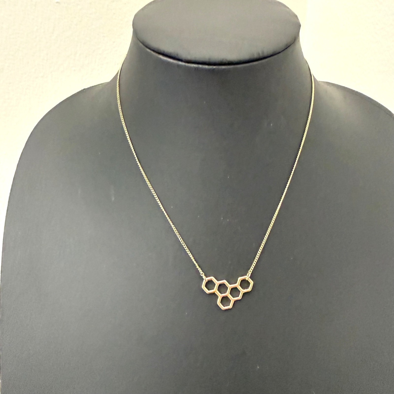Liz Claiborne Necklace Honeycomb Minimalist Daily Wear Gold Tone 16 to 19 inches