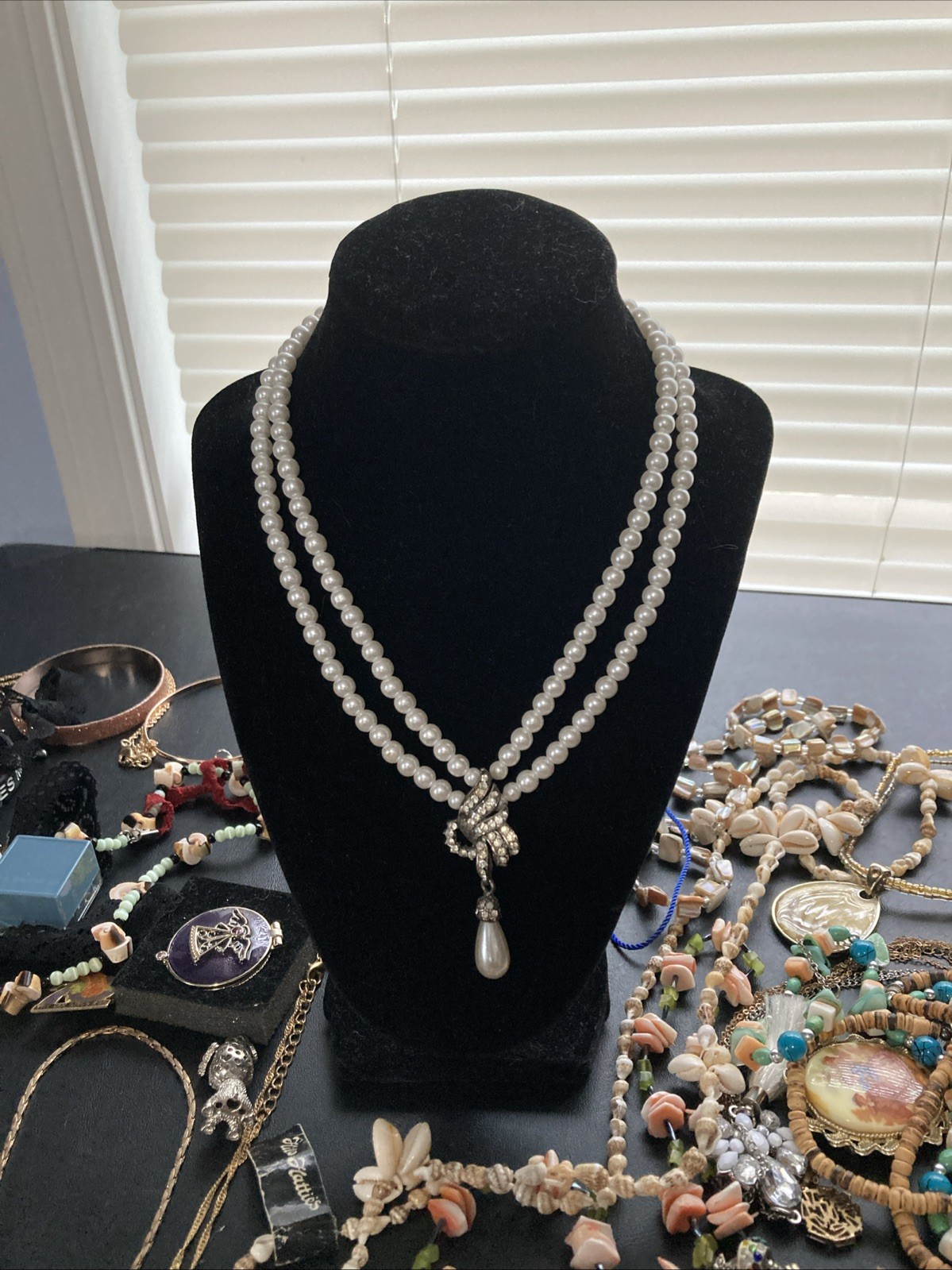 Women’s pearl beaded necklace Jewelry