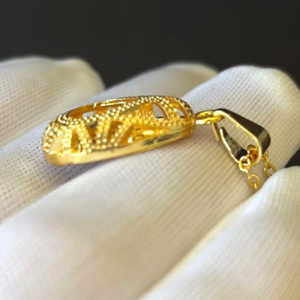 VTG Hollowed-out Gold-plated (NOT SURE) Pendant Necklace, marked ‘999’