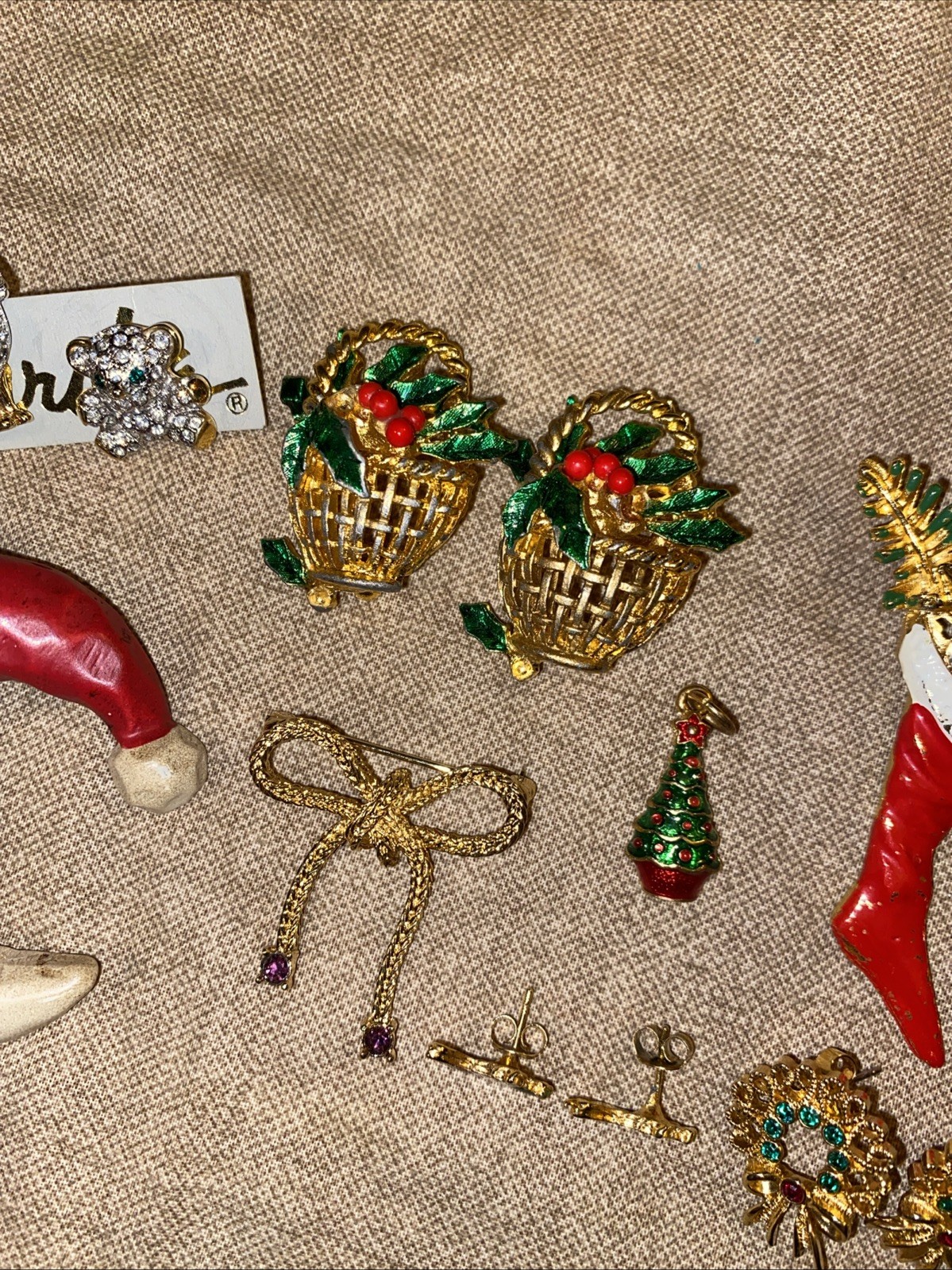 Lot Of 11 Vintage Avon Monet Christmas Costume Jewelry 1960-80’s Pins & Brooches