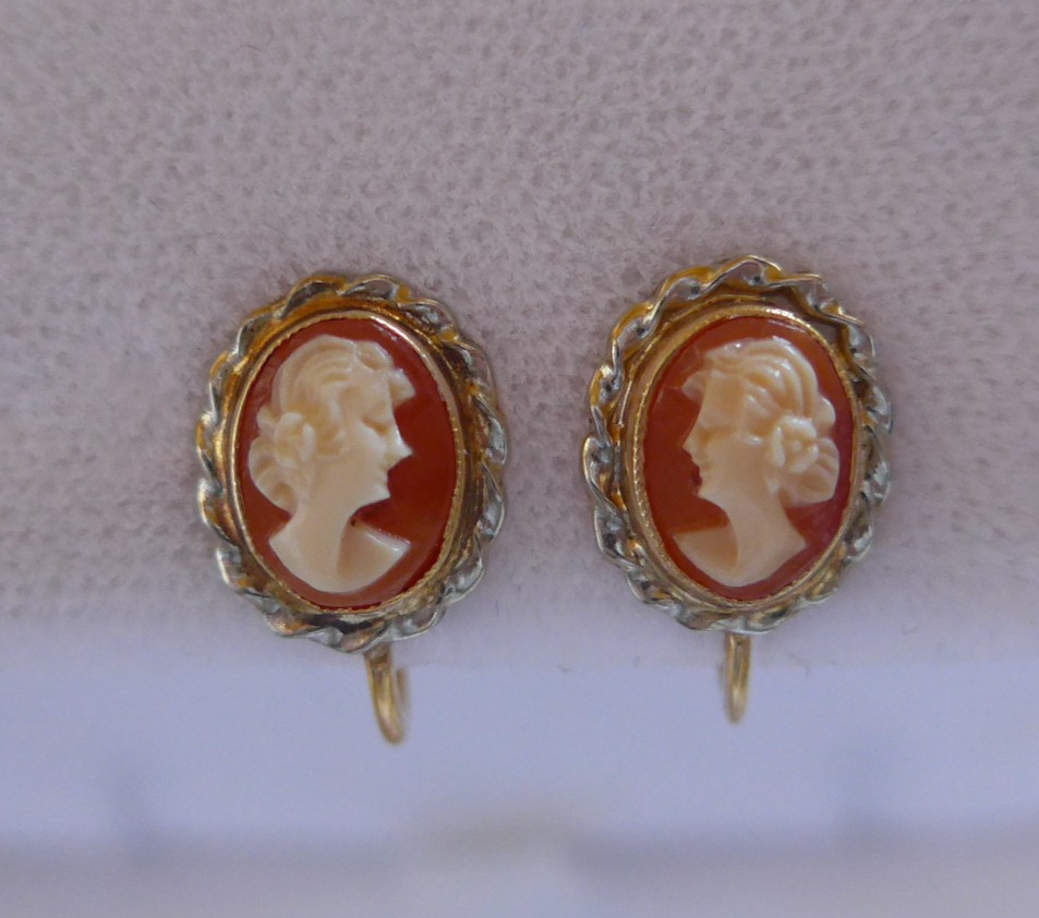 vtg Estate 10k Gold Carved Girl Face Cameo Shell Screw Back Earrings BDA