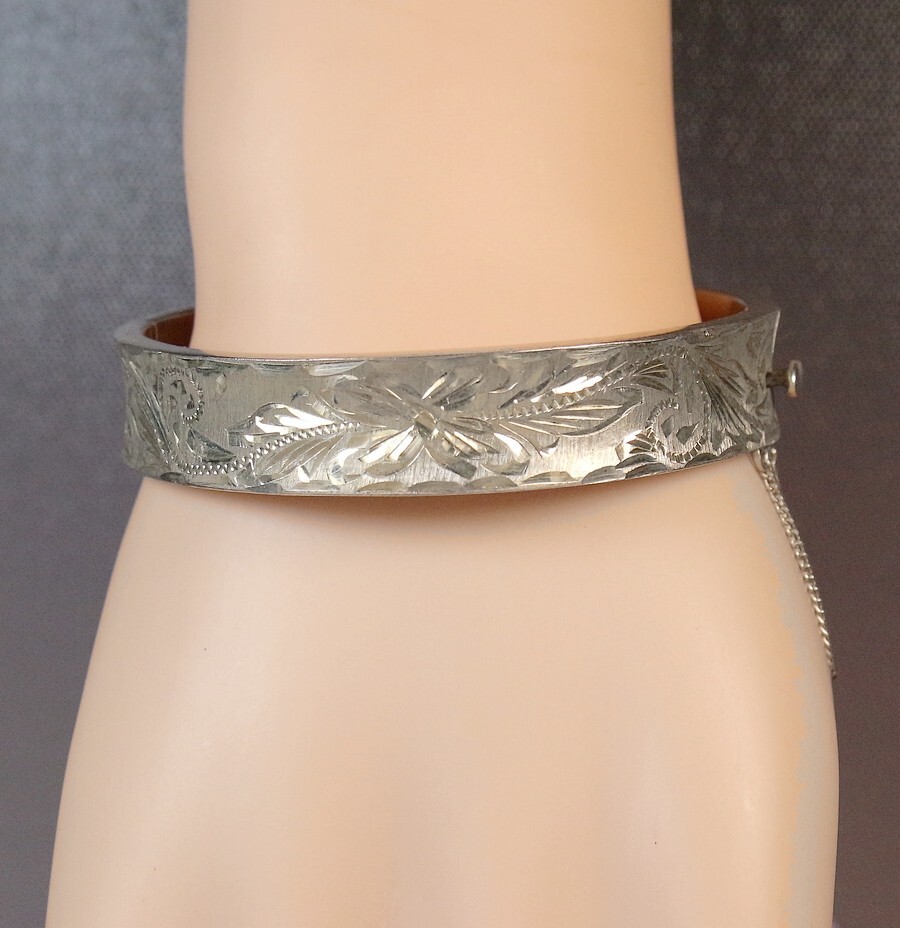 JOY MEX STERLING SILVER Vintage Etched Hinged Mexico BANGLE Bracelet