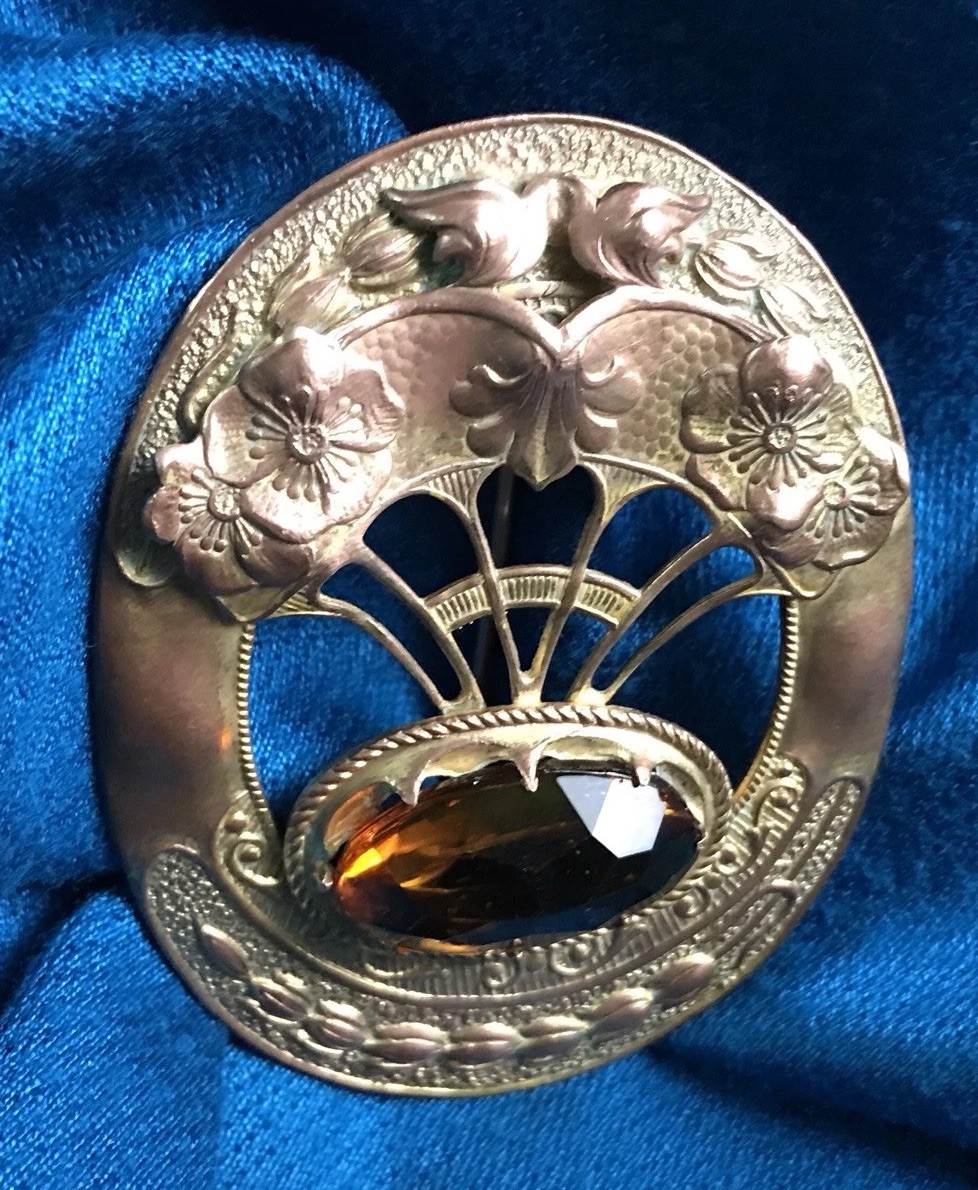 VTG Jewelry Brass/Metal Brooch W/ Amber Faceted Stone-Raised Detail On Metal