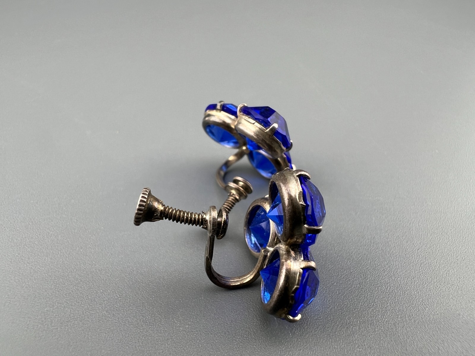 Vintage Sterling Silver Blue Crystal Earrings Cobalt Screw Back Pronged Stunning