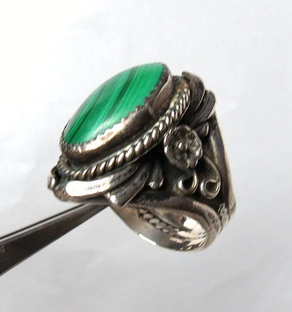 VTG MALACHITE NAVAJO 925 STERLING SILVER SC GREEN RING SIZE 9 & TOP 26MM WIDE