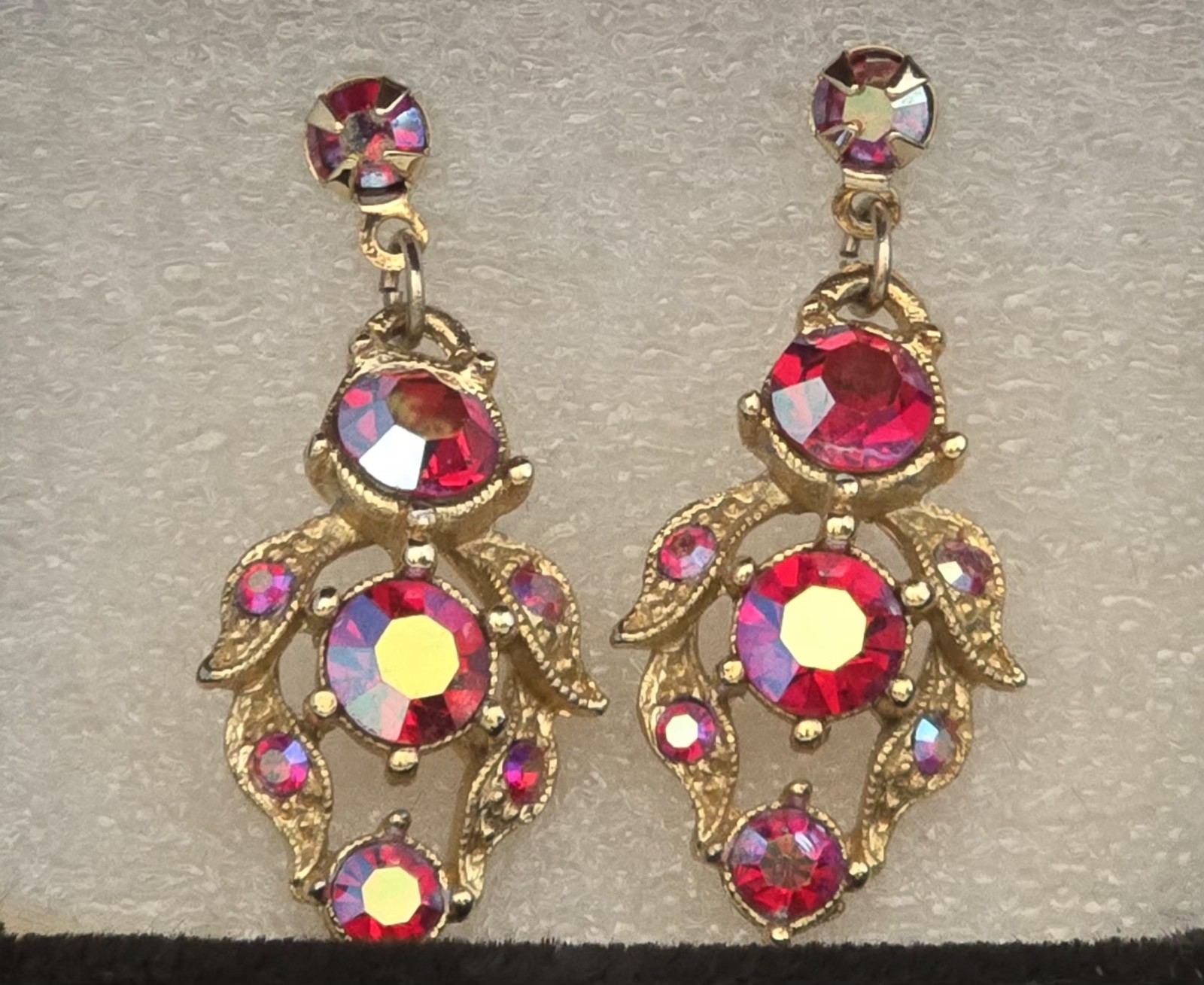 VTG IRIDESCENT PINKS PURPLES CRYSTALS VICTORIAN PIERCED DANGLY EARRINGS☆1.5″☆EC
