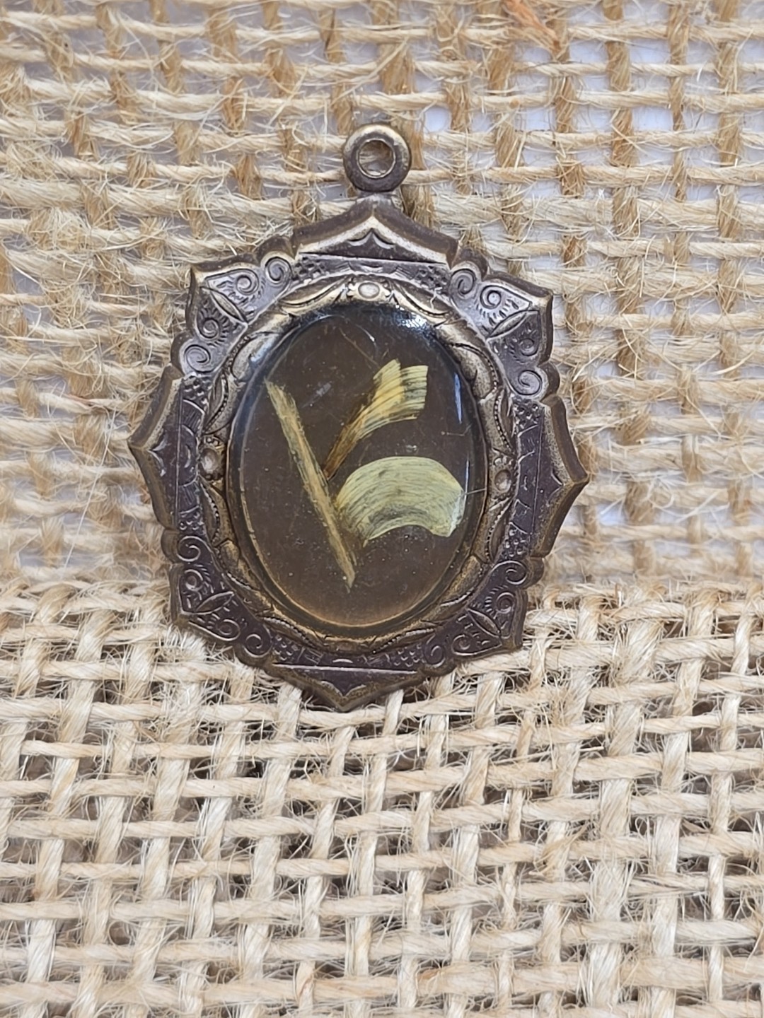 Antique Victorian Pressed Metal Resin Set Flower Pendant 1.5″