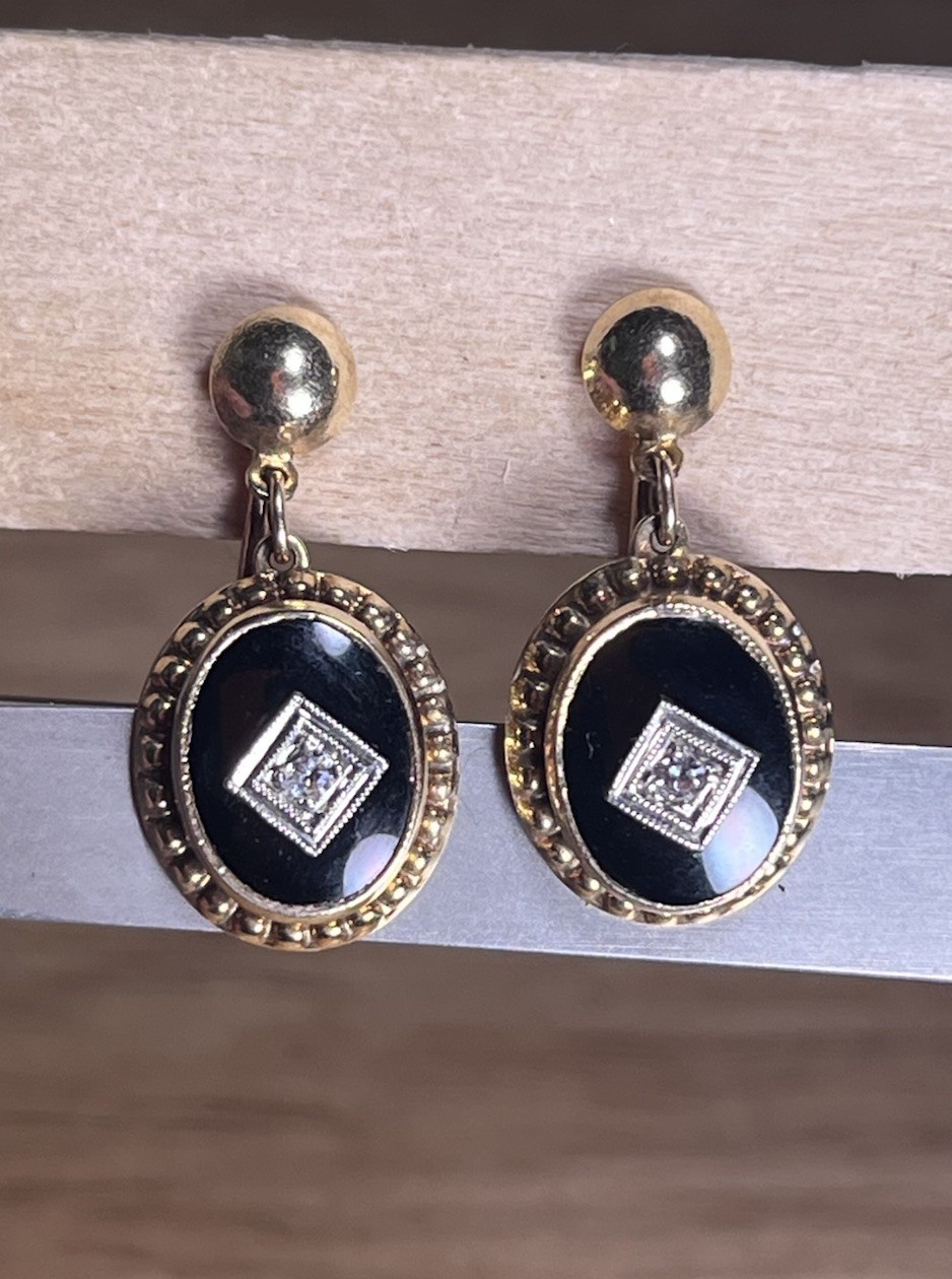 Vintage Art Deco Screw Back 10K Yellow Gold Black Onyx and Diamond Earrings 2.6g