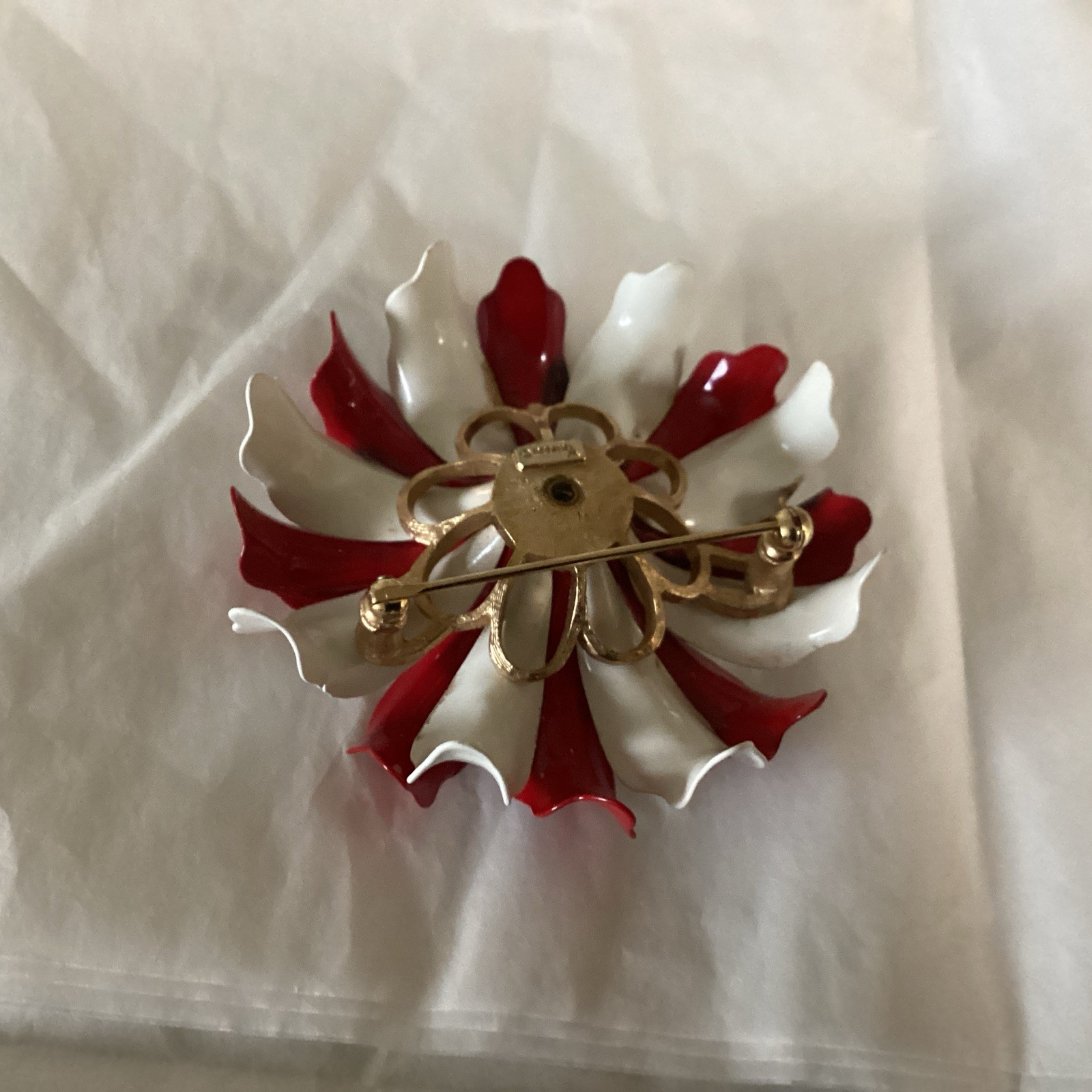 Vtg CROWN TRIFARI Signed Red White Enamel Flower Brooch 3D 2 1/4″ Across
