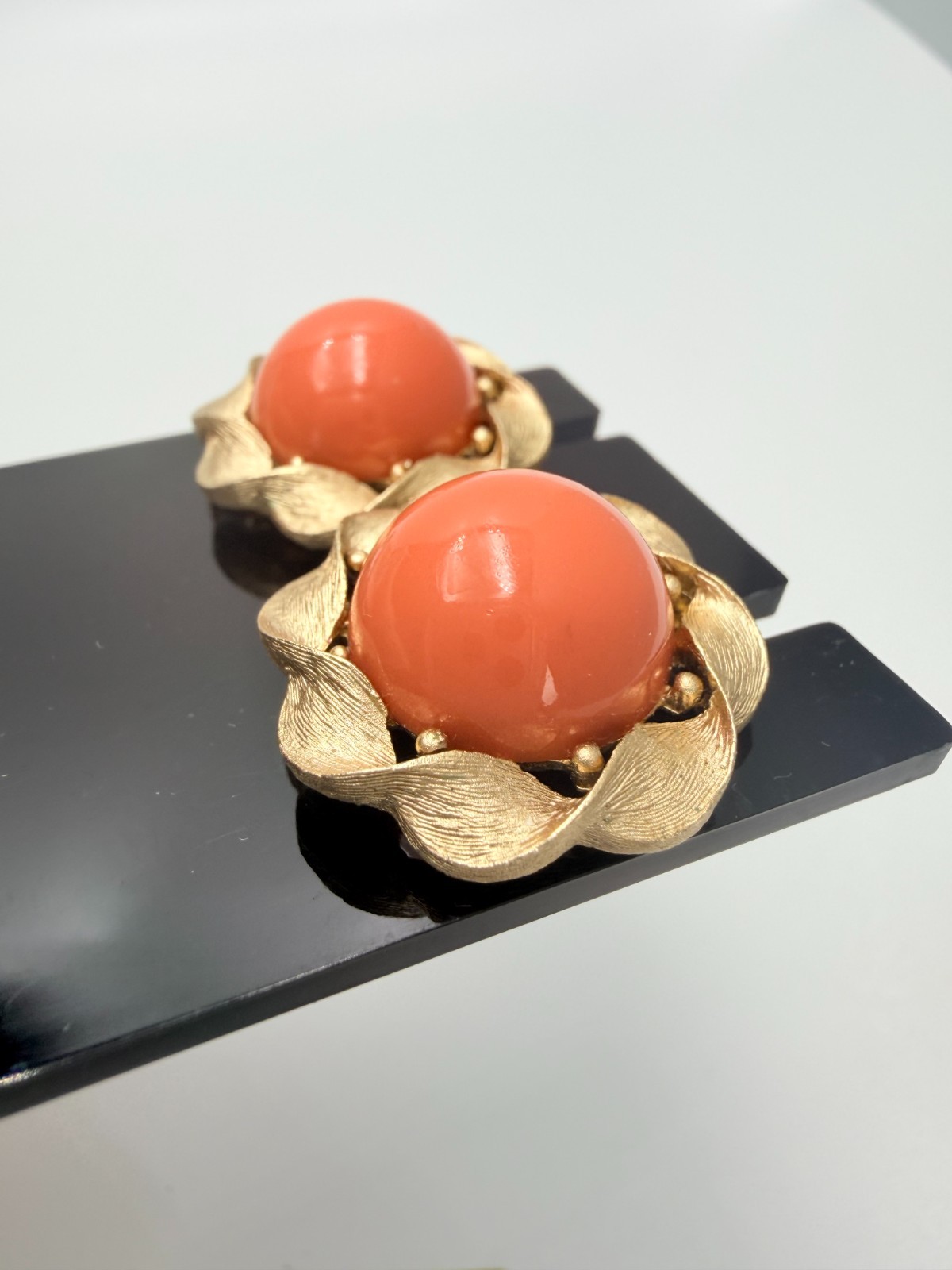 Vintage Crown Trifari Faux Coral Cabochon Clip On Earrings Gold Tone Textured