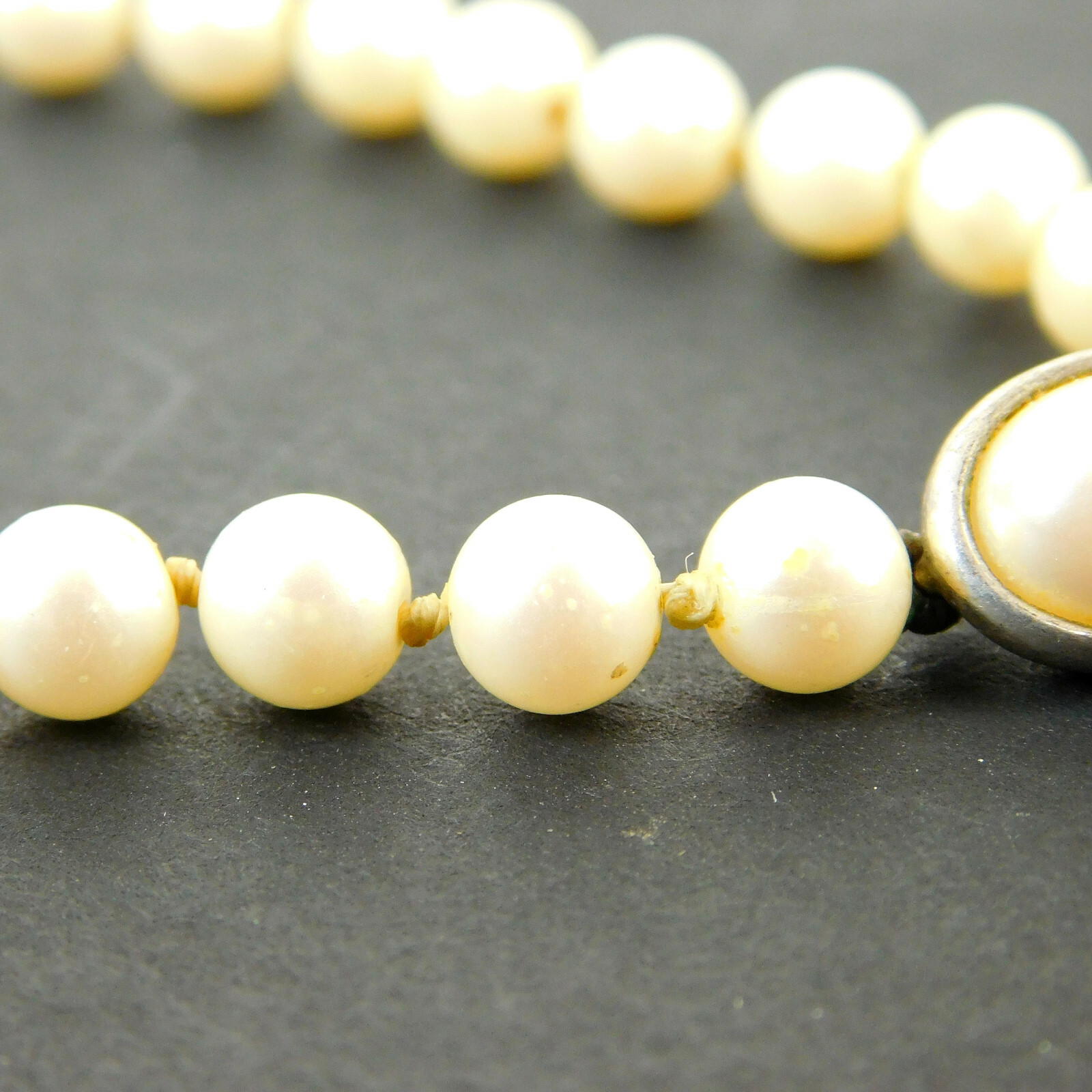 Vintage Faux Pearl Knotted Necklace Box Tab Insert Pearl Closure 16″ Talbot