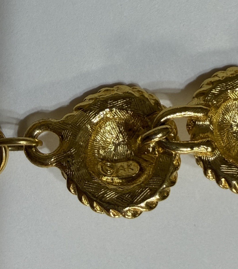 VTG AUTH ANNE KLEIN GOLD LION HEADS HEAVY CHAIN TOGGLE CLOSURE NECKLACE