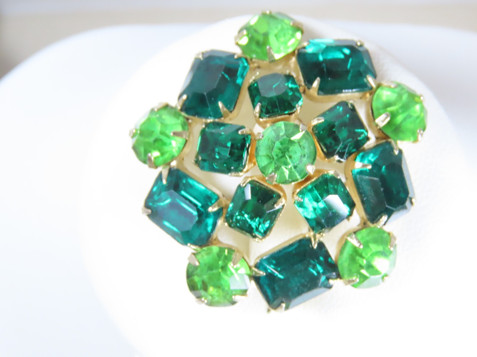 Rhinestone Brooch Vintage Light Dark Green Gold Tone Prong Stunning D1542