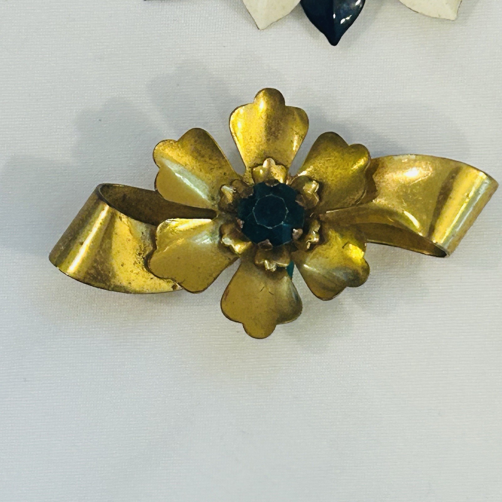 Lot Of 2 VTG Brooches Brass Floral Bow Red White Black Painted Flower