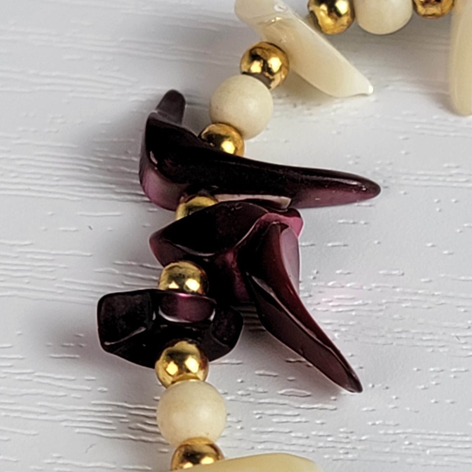 Gold-Tone Red Garnet And Mother Of Pearl Chip Beaded Necklace Cream Red 23.5 In
