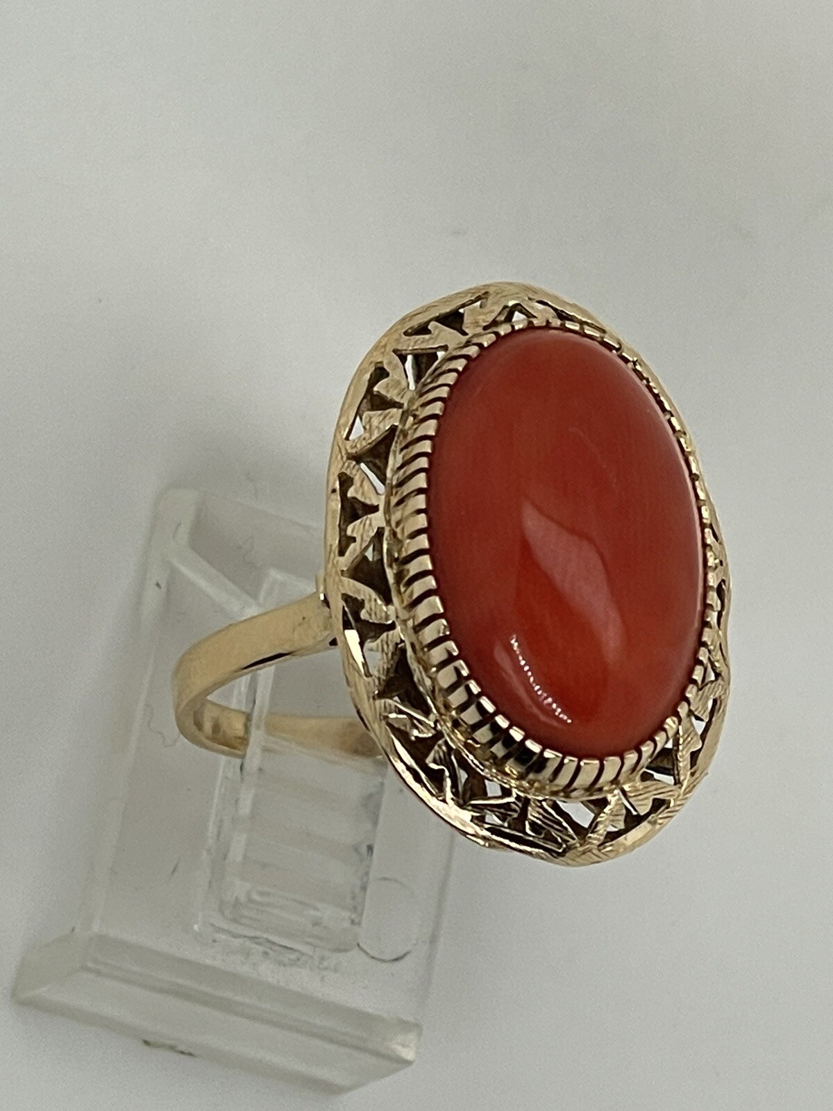 Vintage 18k Yellow Gold 17.5mm by 12mm Oval Coral Filigree Ring, Size 7 – 7.2 Gr
