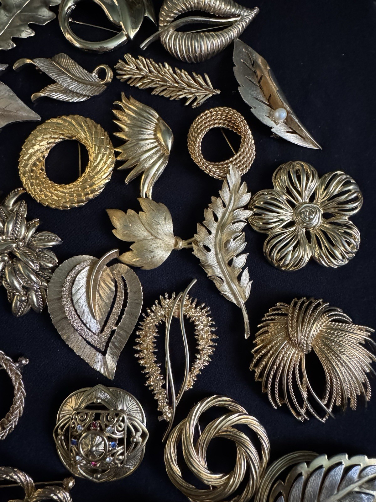 33 Gold Tone Brooches Monet Crown Trifari Sarah Coventry Coro