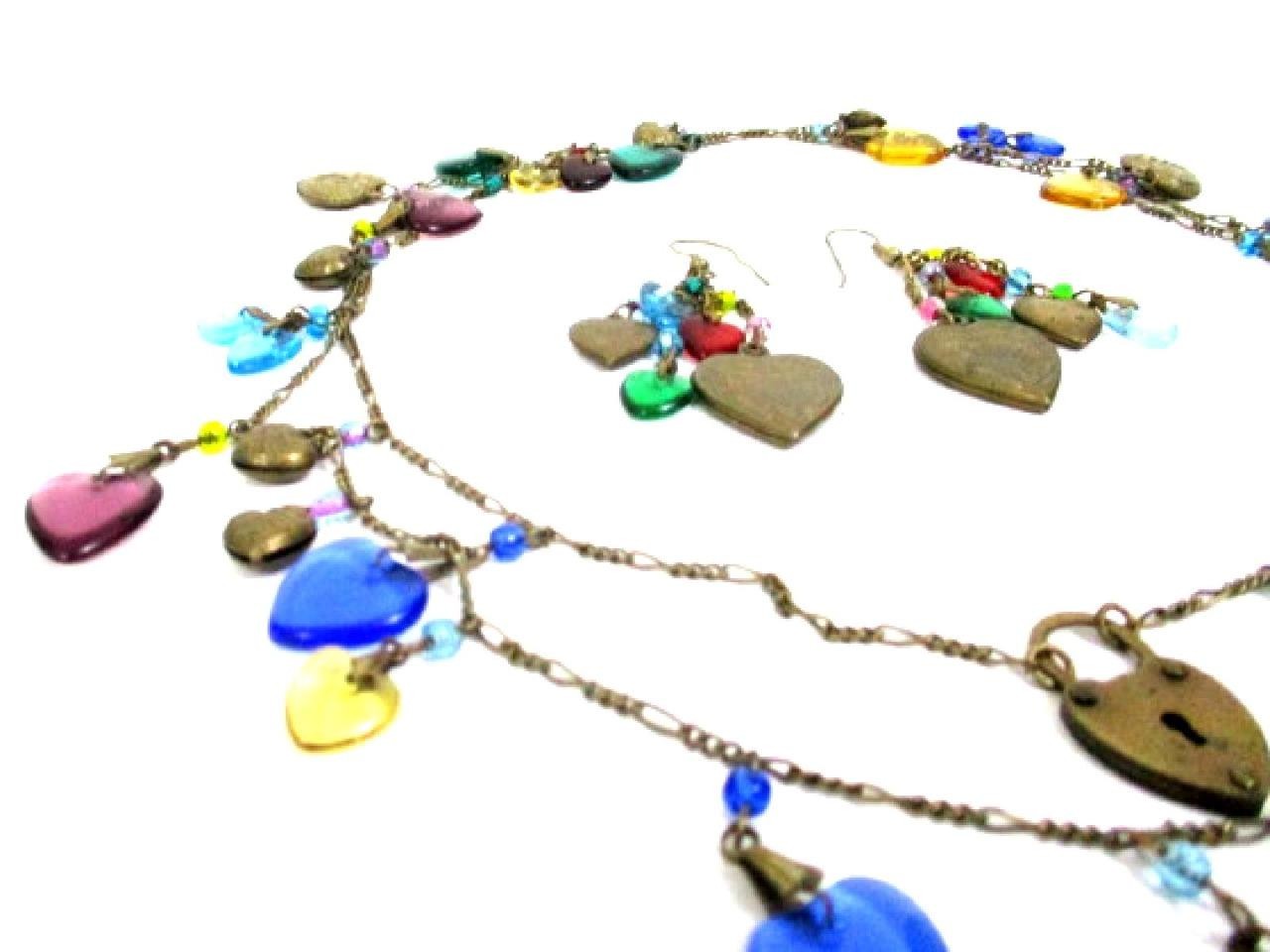 VINTAGE GLASS WORKS STUDIO BRASS & GLASS HEART CHARM NECKLACE & EARRINGS SET