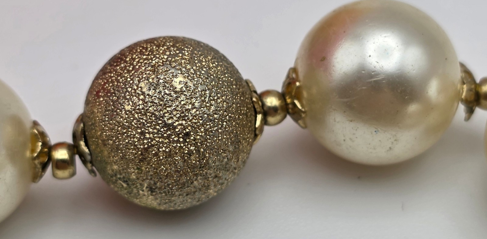 Vintage Betsey Johnson Faux Pearl Dangle Charm Stretch Bracelet 7 in Gold Tone