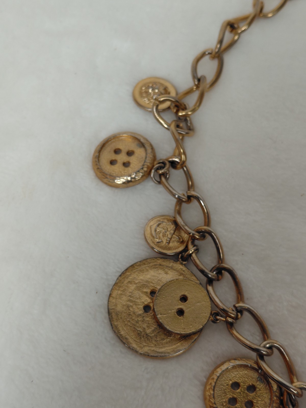 Vintage Gold Tone Button Charm Necklace Runway Statement Chunky Chain Toggle 20″